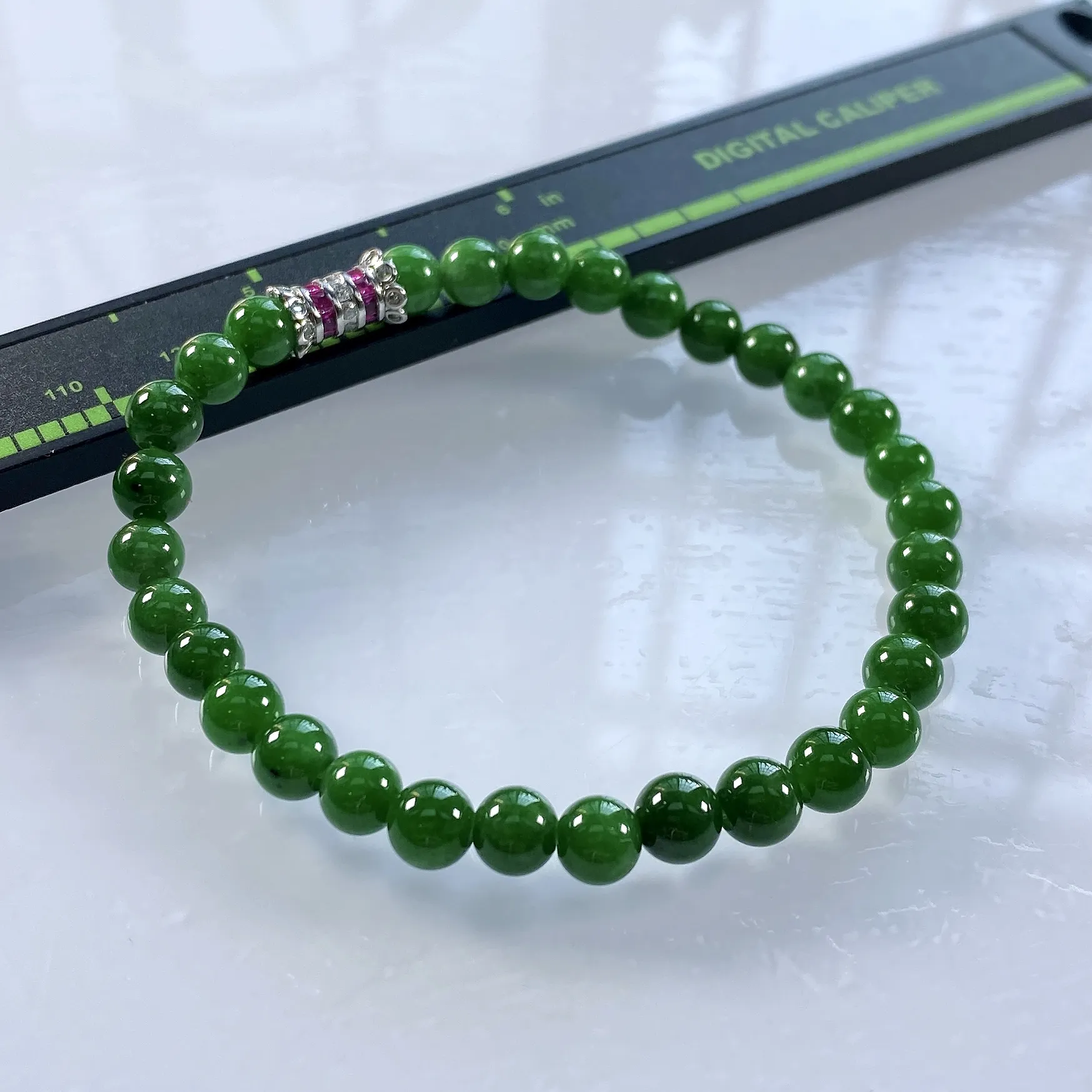 缅甸天然翡翠A货，卡6冰润辣绿圆珠手串手链，尺寸：6mm/31颗，长度182mm，重量：11.20g