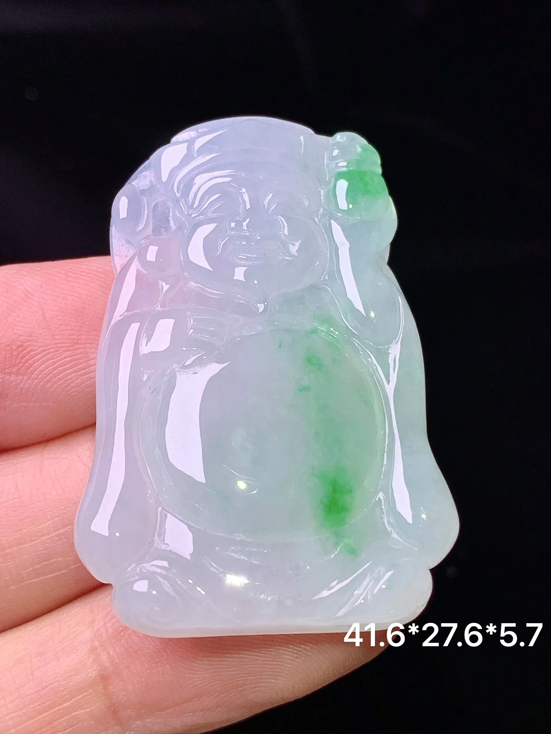 飘绿财神吊坠 玉质细腻 色泽清新艳丽 整体尺寸41.6*27.6*5.7