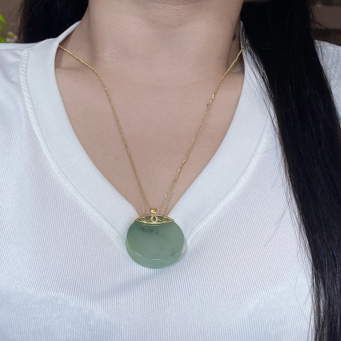 冰种飘花圆牌吊坠 尺寸39.6-33.4-8.6毫米