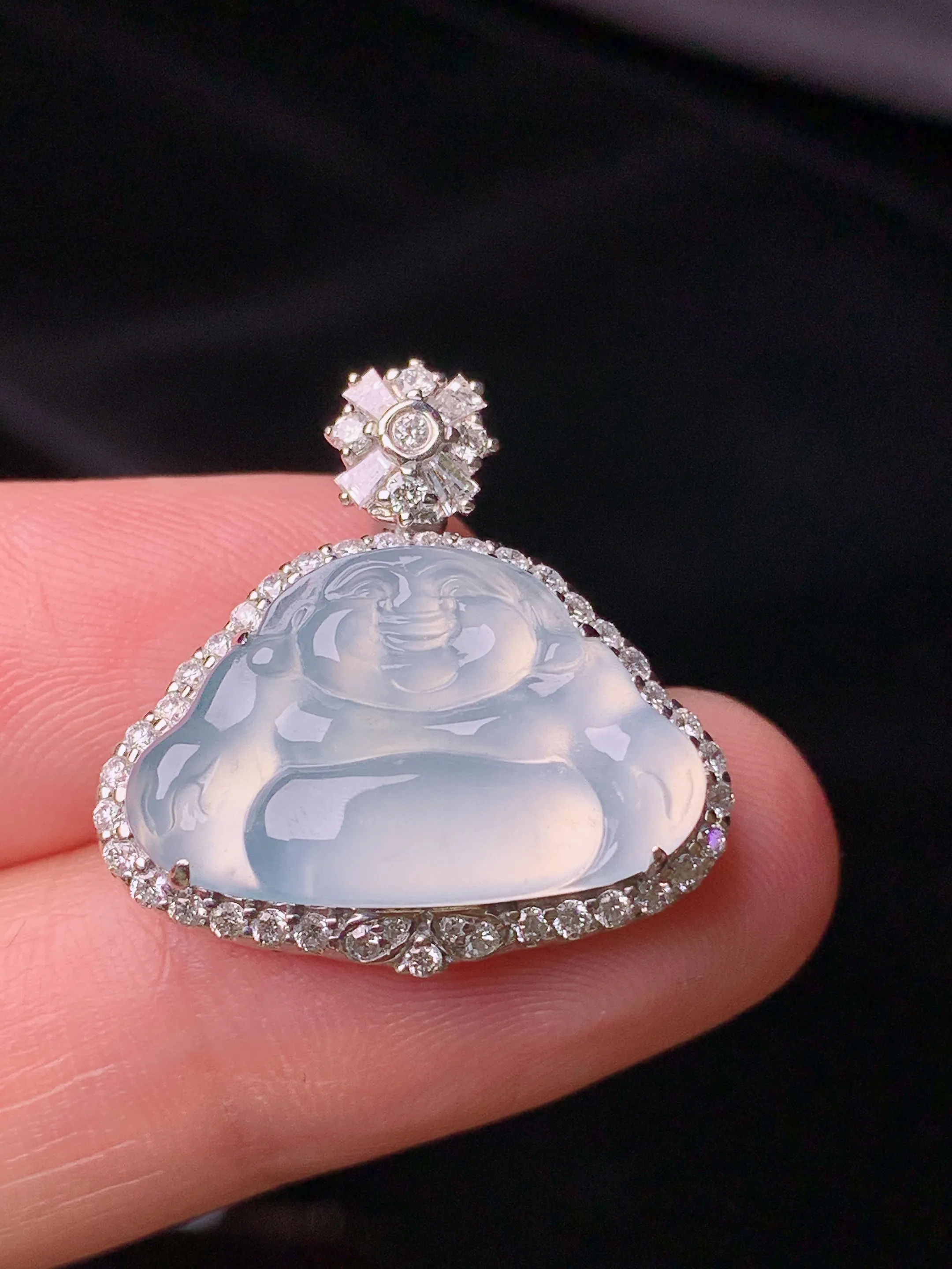 18k金钻镶嵌吊坠 玉质细腻 色泽清新艳丽 整体尺寸22.2*22*6.3