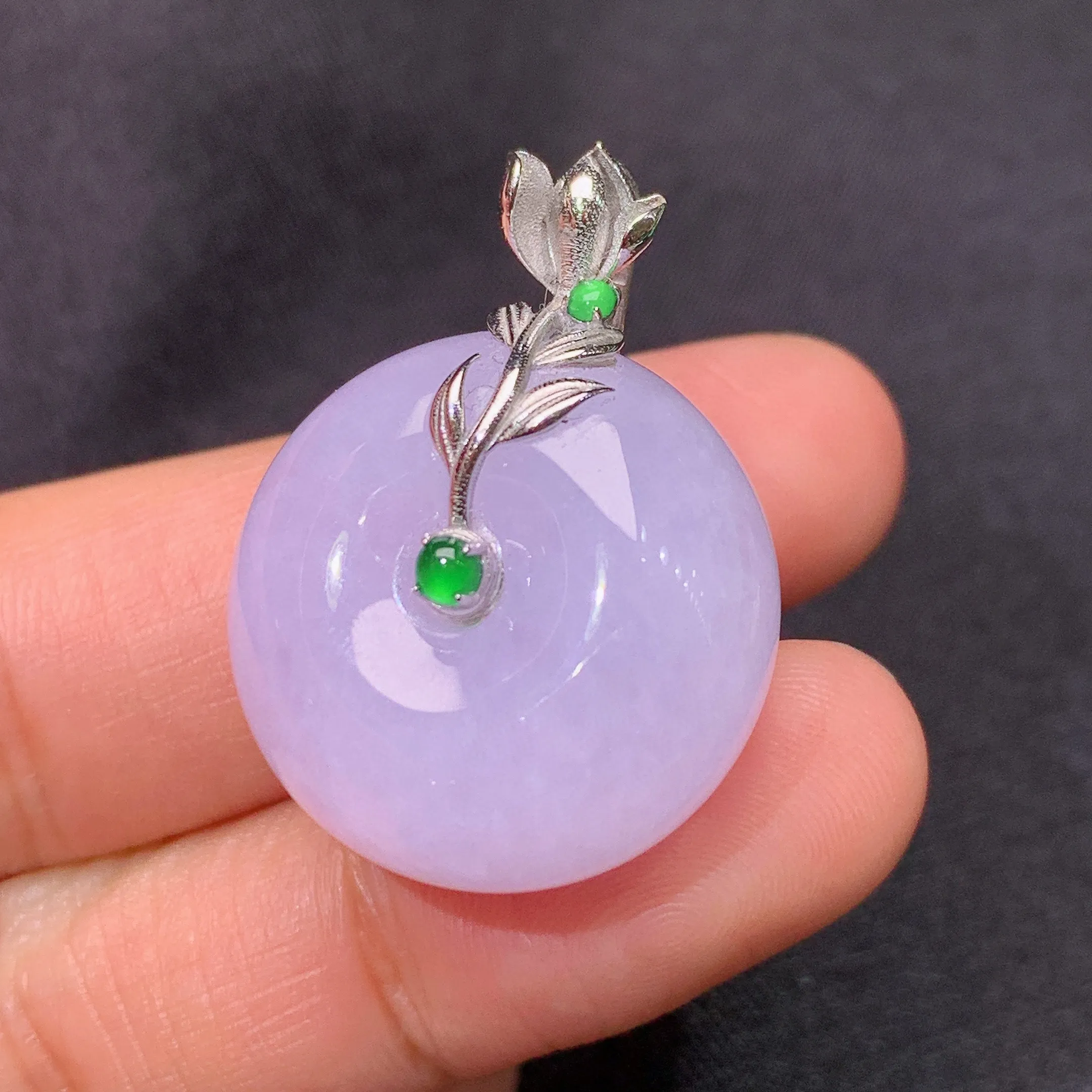 冰紫罗兰平安扣吊坠，18k金镶嵌，温润细腻，颜色鲜艳，整体尺寸29.2*21.8*13