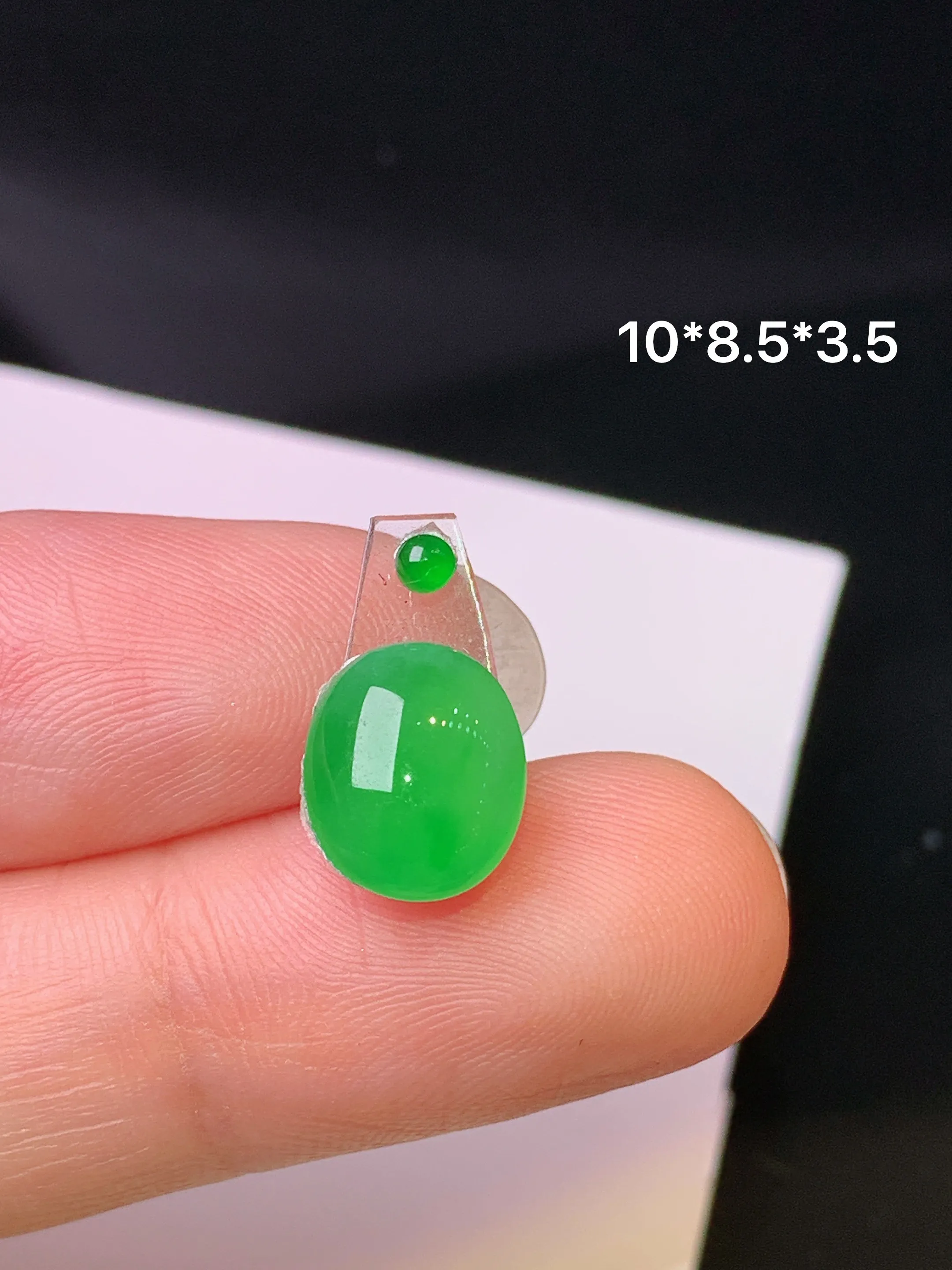 镶嵌款 满绿蛋面吊坠 玉质细腻 色泽清新艳丽 整体尺寸10*8.5*3.5