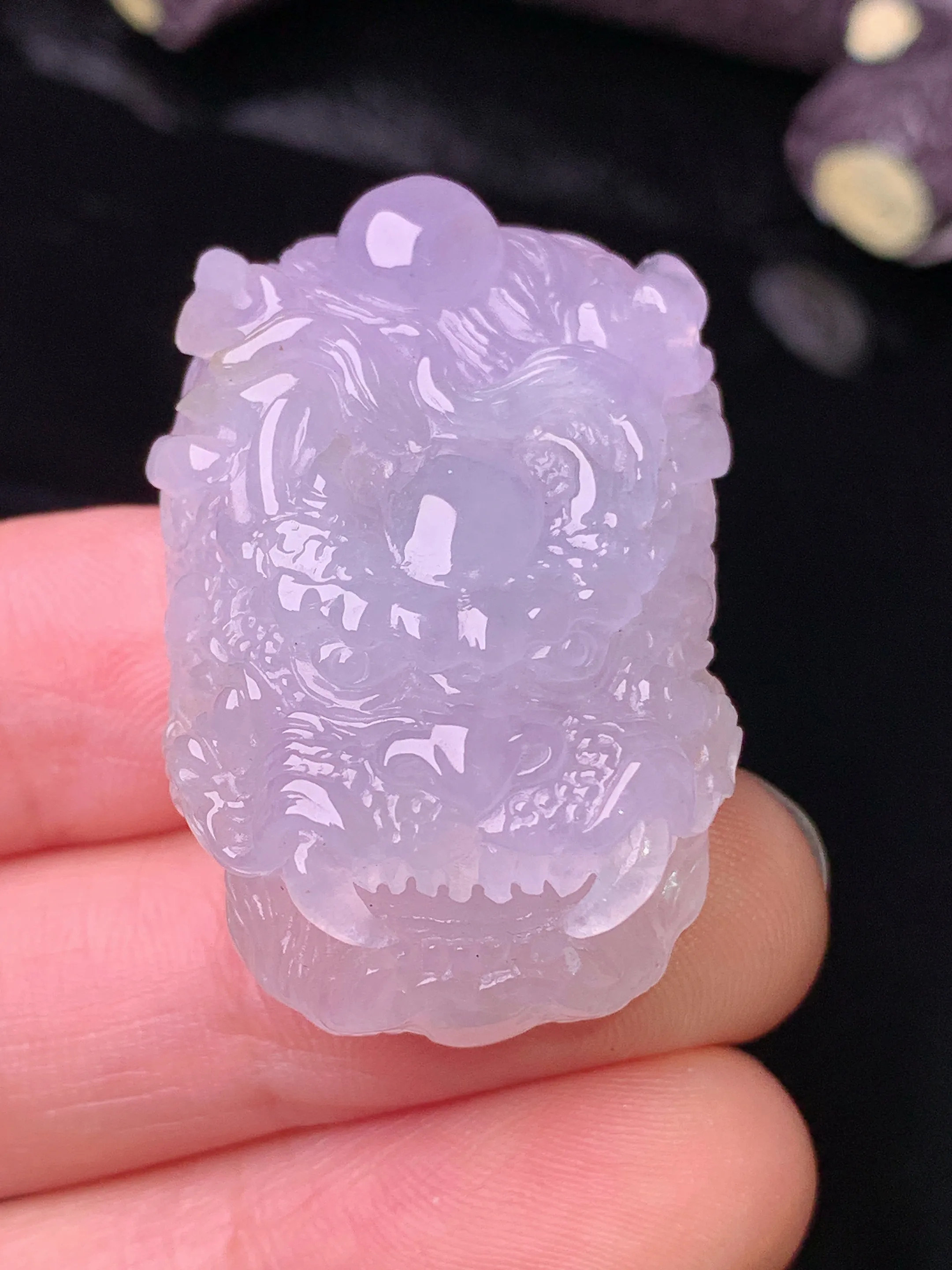 淡紫罗兰龙头吊坠 玉质细腻 色泽清新艳丽 整体尺寸35*23.2*13.2