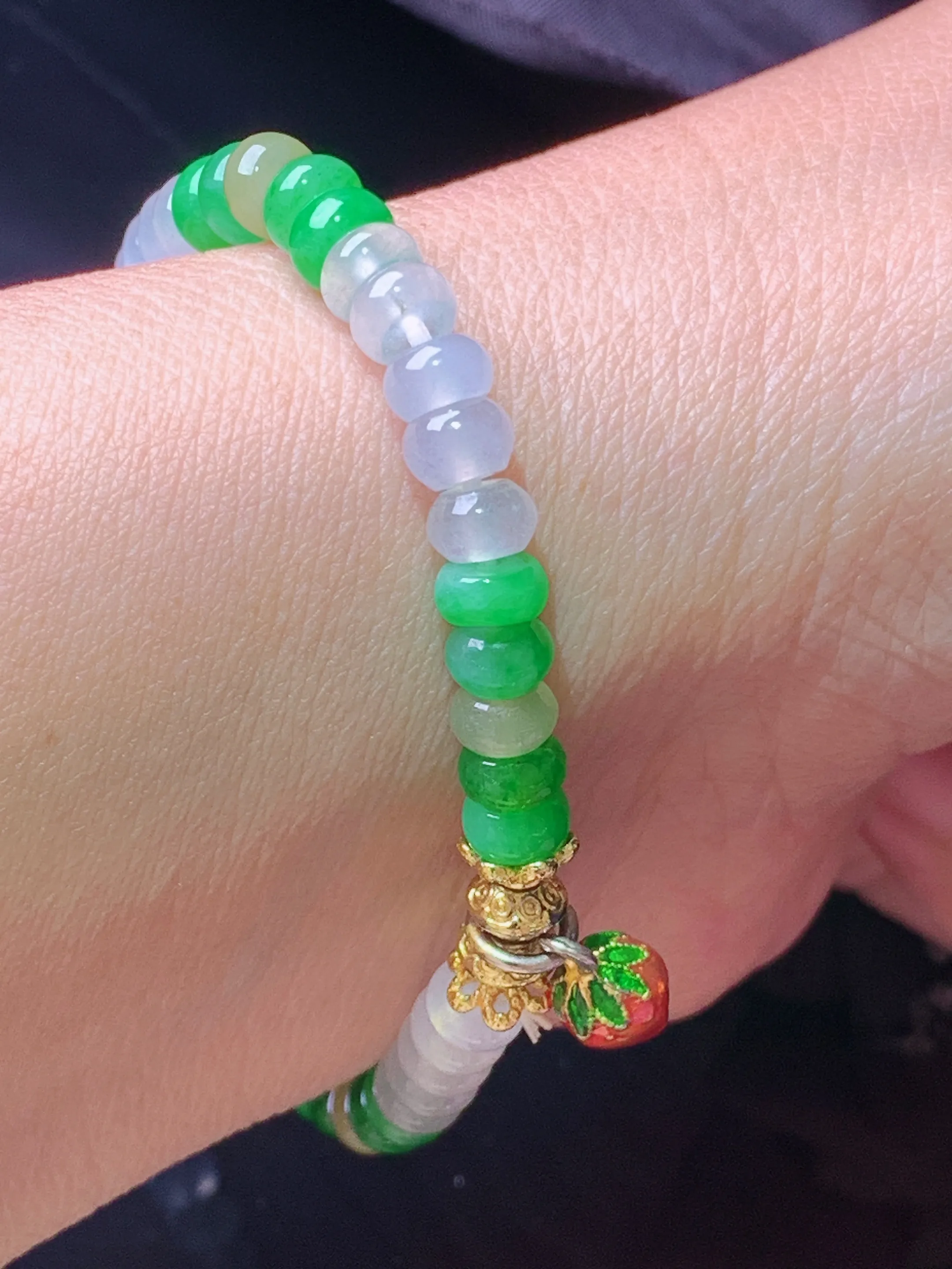 冰绿算盘珠手链 玉质细腻 色泽清新艳丽 整体尺寸5.6*3.3