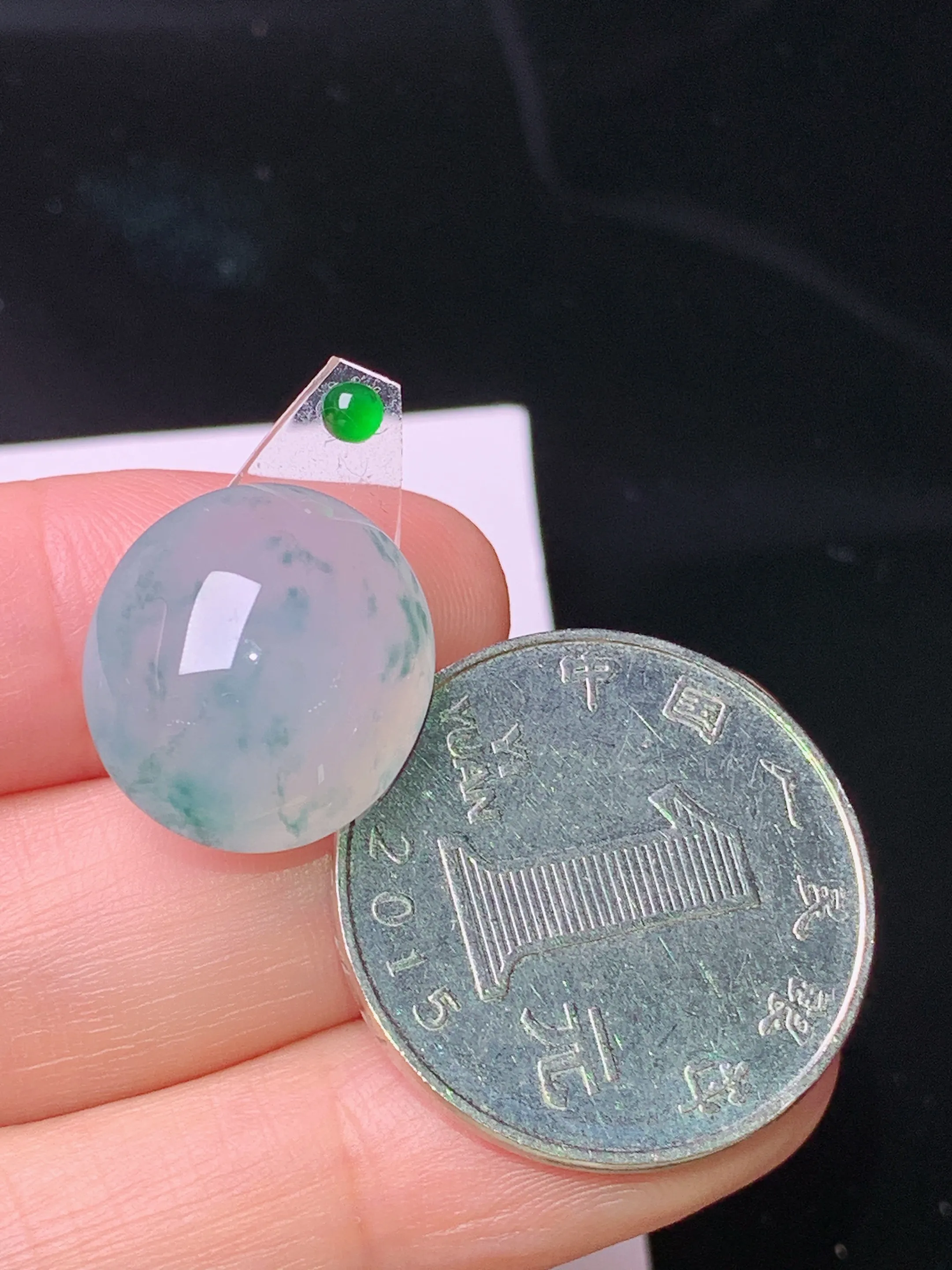 镶嵌款 冰种飘绿蛋面吊坠 玉质细腻 色泽清新艳丽 整体尺寸17.2*15.5*9.6