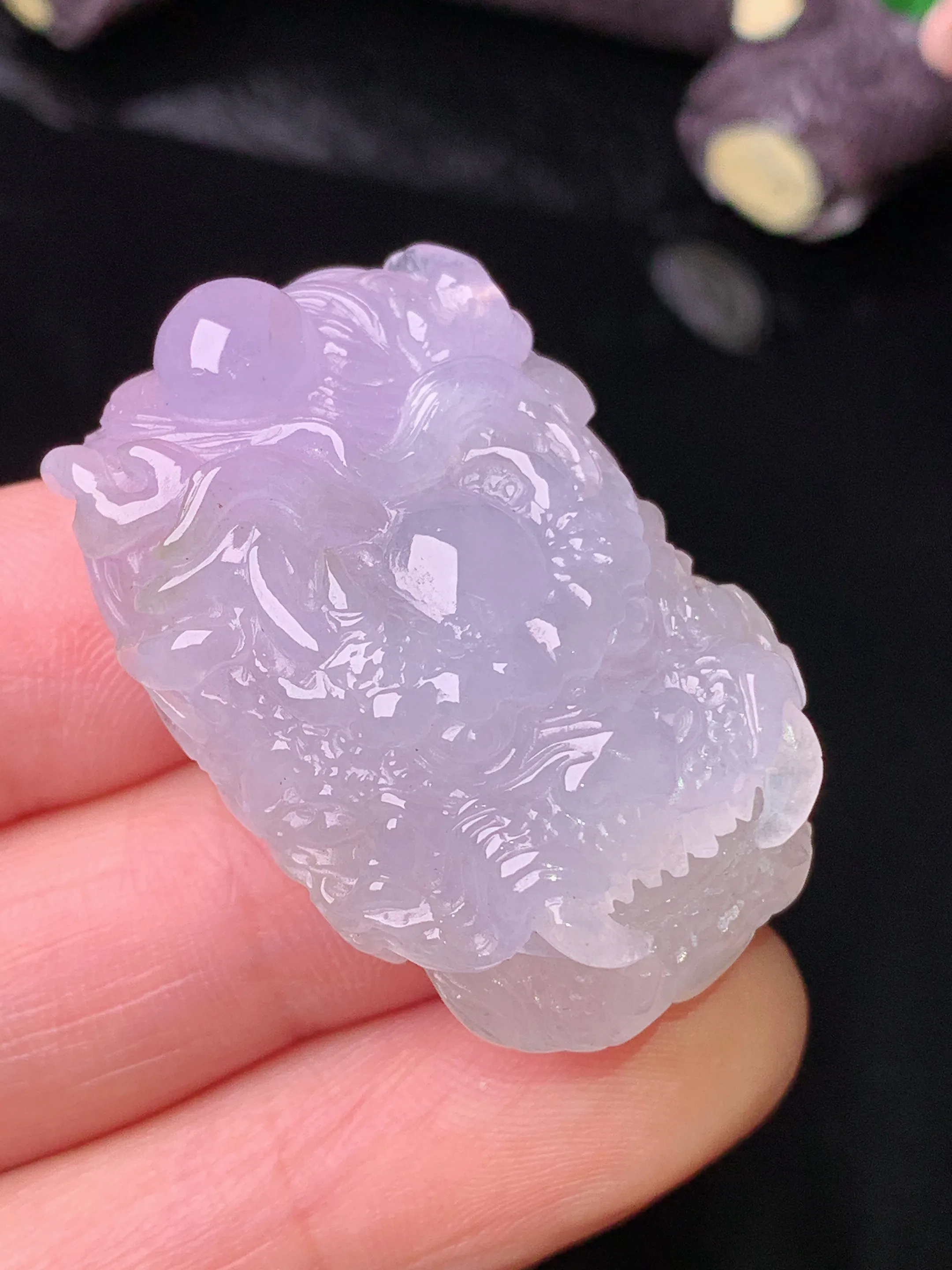 淡紫罗兰龙头吊坠 玉质细腻 色泽清新艳丽 整体尺寸35*23.2*13.2