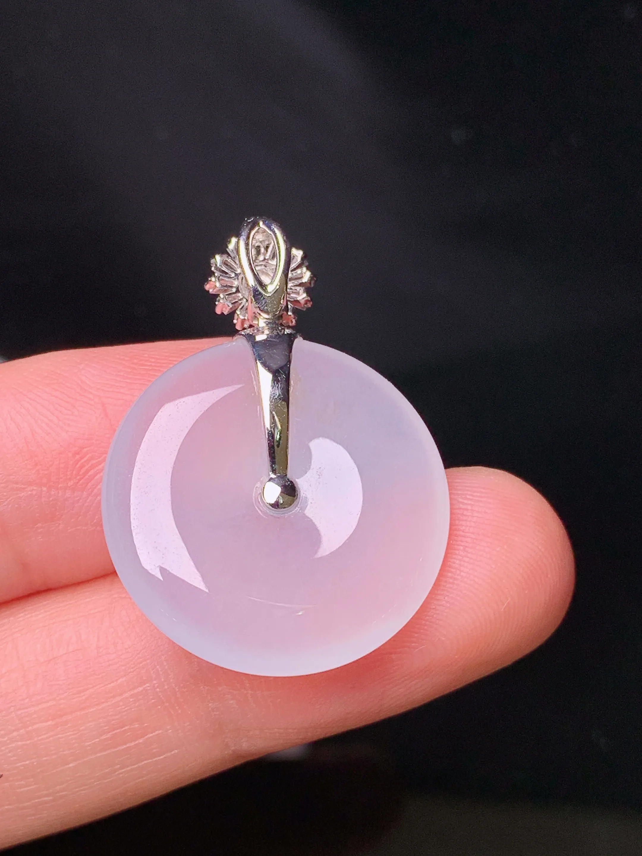 18k金钻镶嵌冰种平安扣吊坠 玉质细腻 色泽清新艳丽 整体尺寸28.7*20.7*4.8