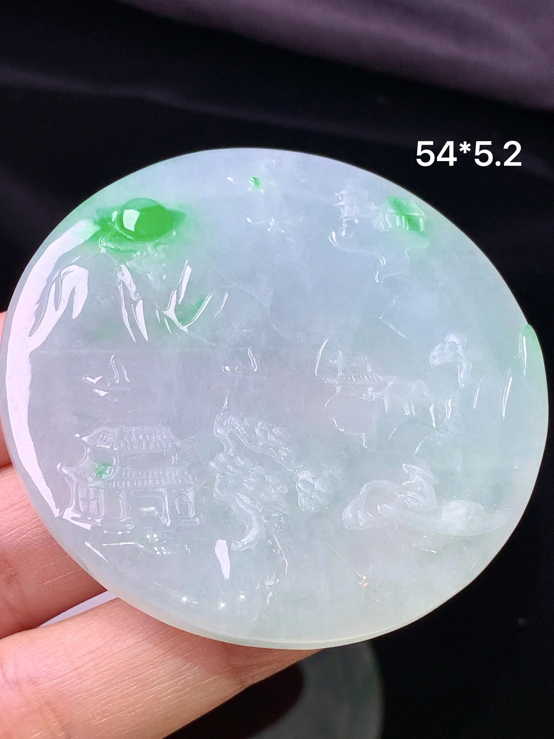 飘绿山水牌子吊坠 玉质细腻 色泽清新艳丽 整体尺寸54*5.2