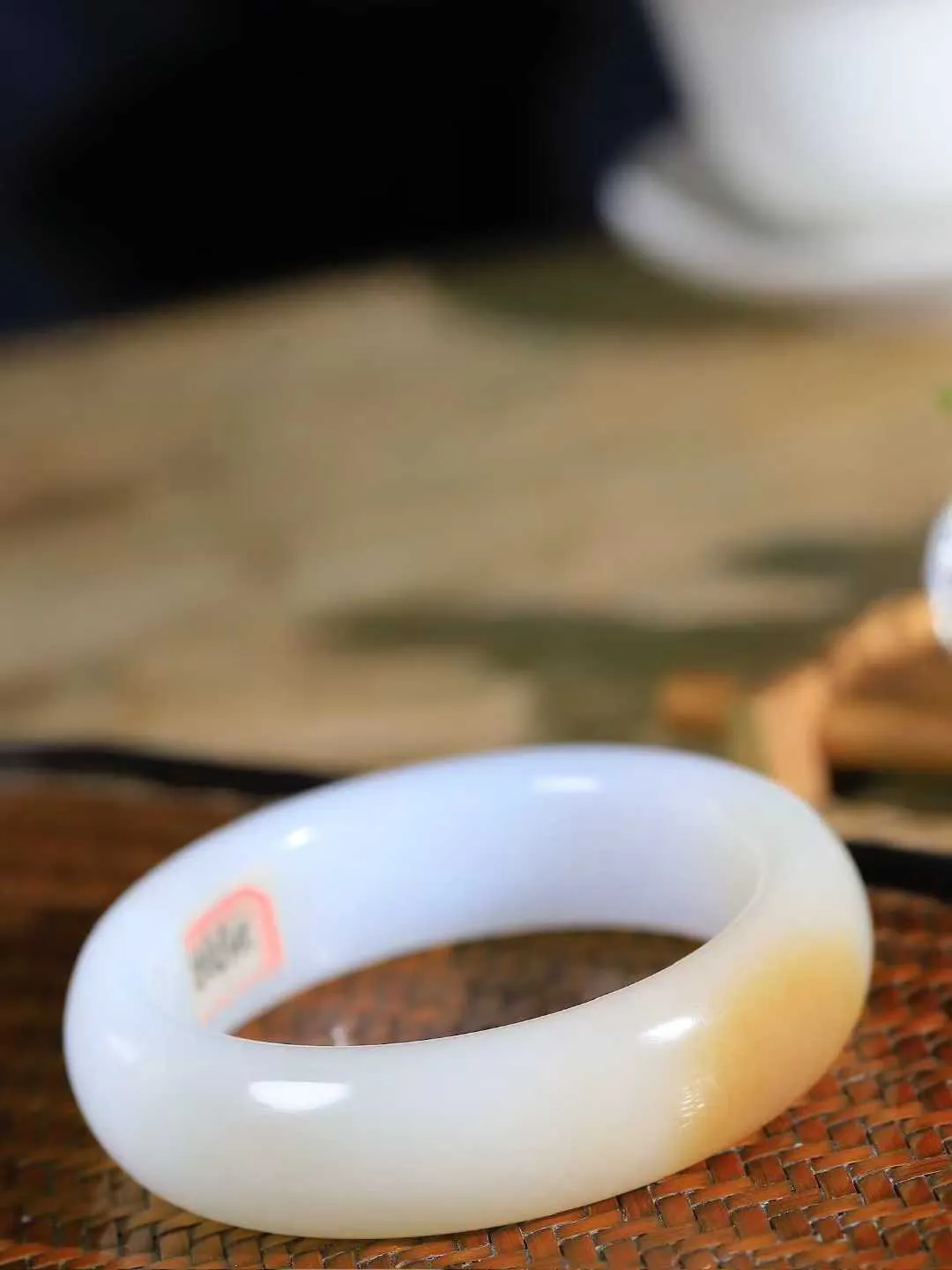 【暖玉生香·手镯】

收藏级臻品️和田玉糖白玉手镯，质地油润细腻，色泽高贵典雅，镯型古朴典雅。在诗