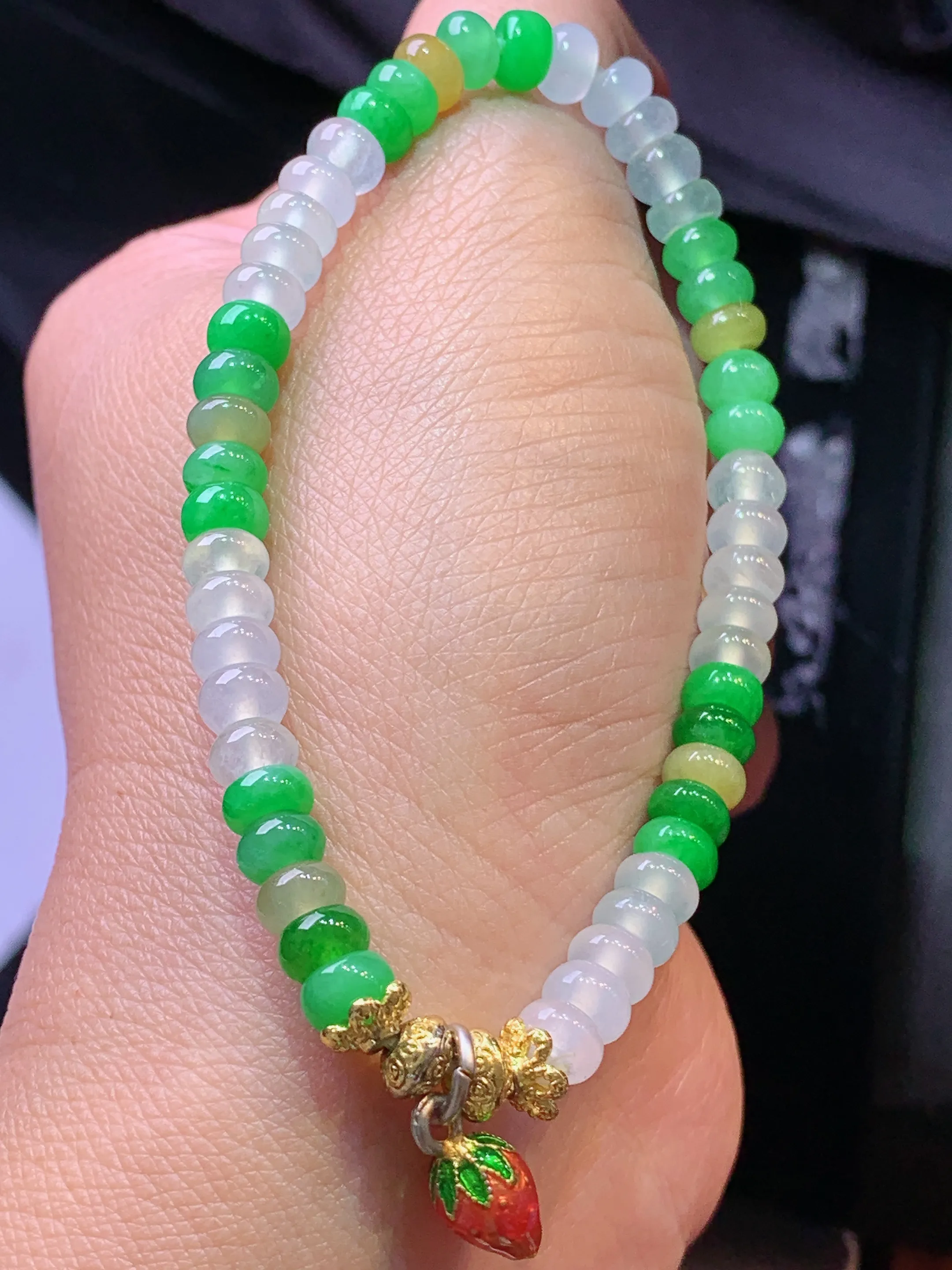 冰绿算盘珠手链 玉质细腻 色泽清新艳丽 整体尺寸5.6*3.3