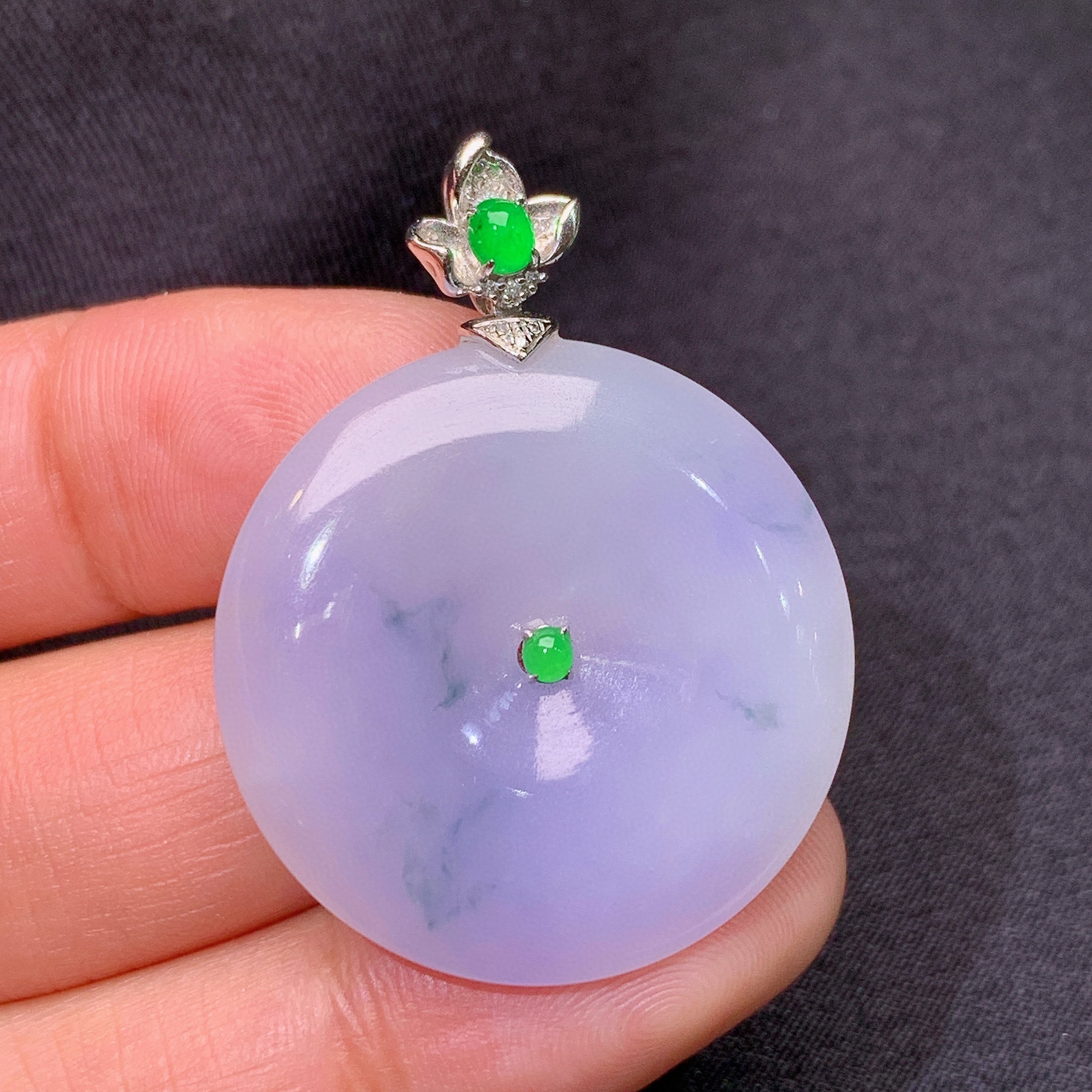 冰紫罗兰平安扣吊坠，18k金镶嵌，温润细腻，颜色鲜艳，整体尺寸37*38.1*5