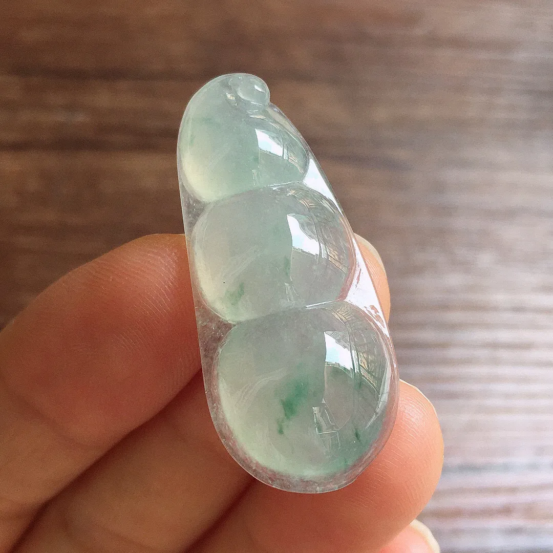 冰飘花福豆，冰润饱满，玉质细腻，种水足，38.1*16.6*7