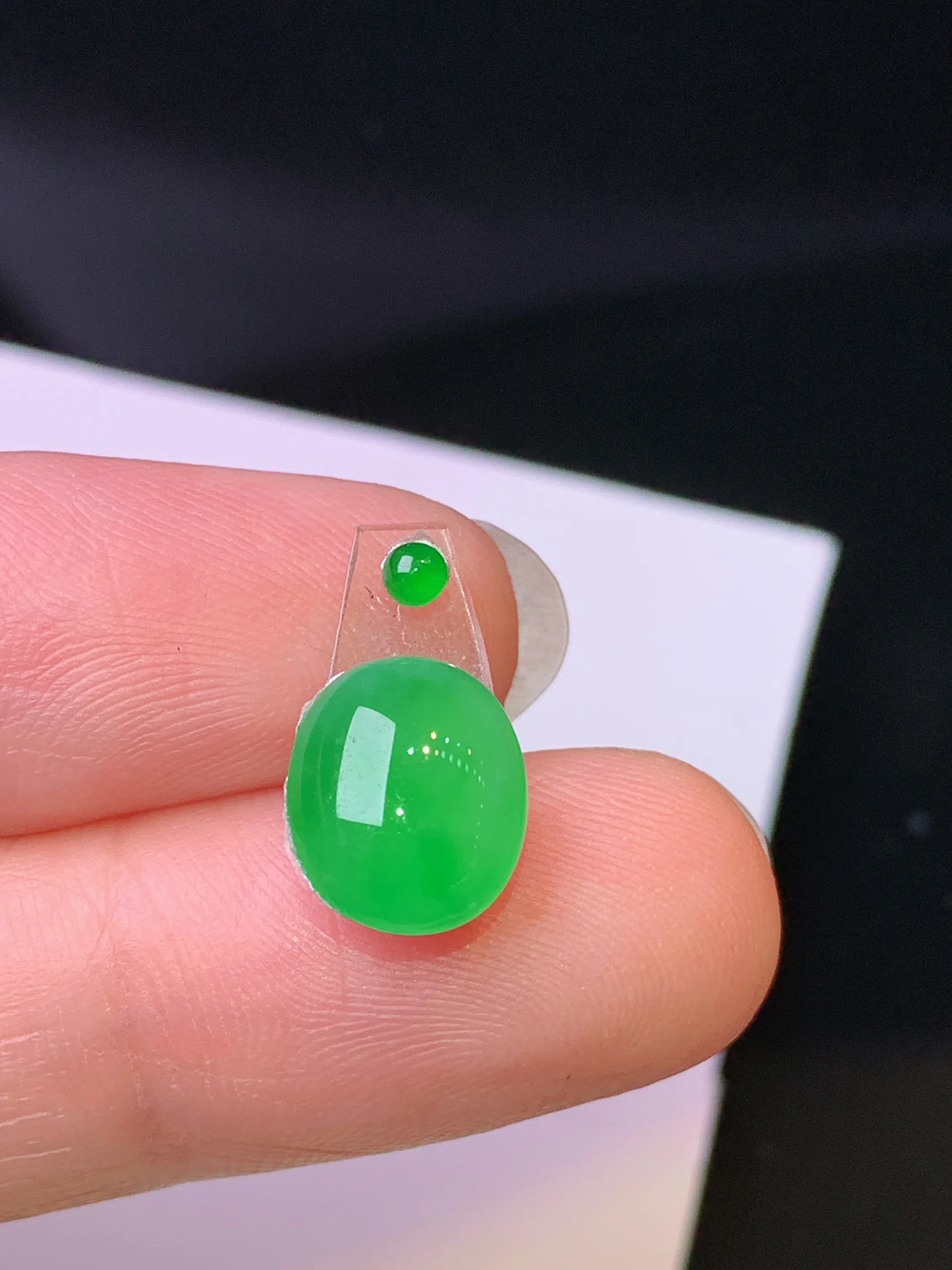 镶嵌款 满绿蛋面吊坠 玉质细腻 色泽清新艳丽 整体尺寸10*8.5*3.5