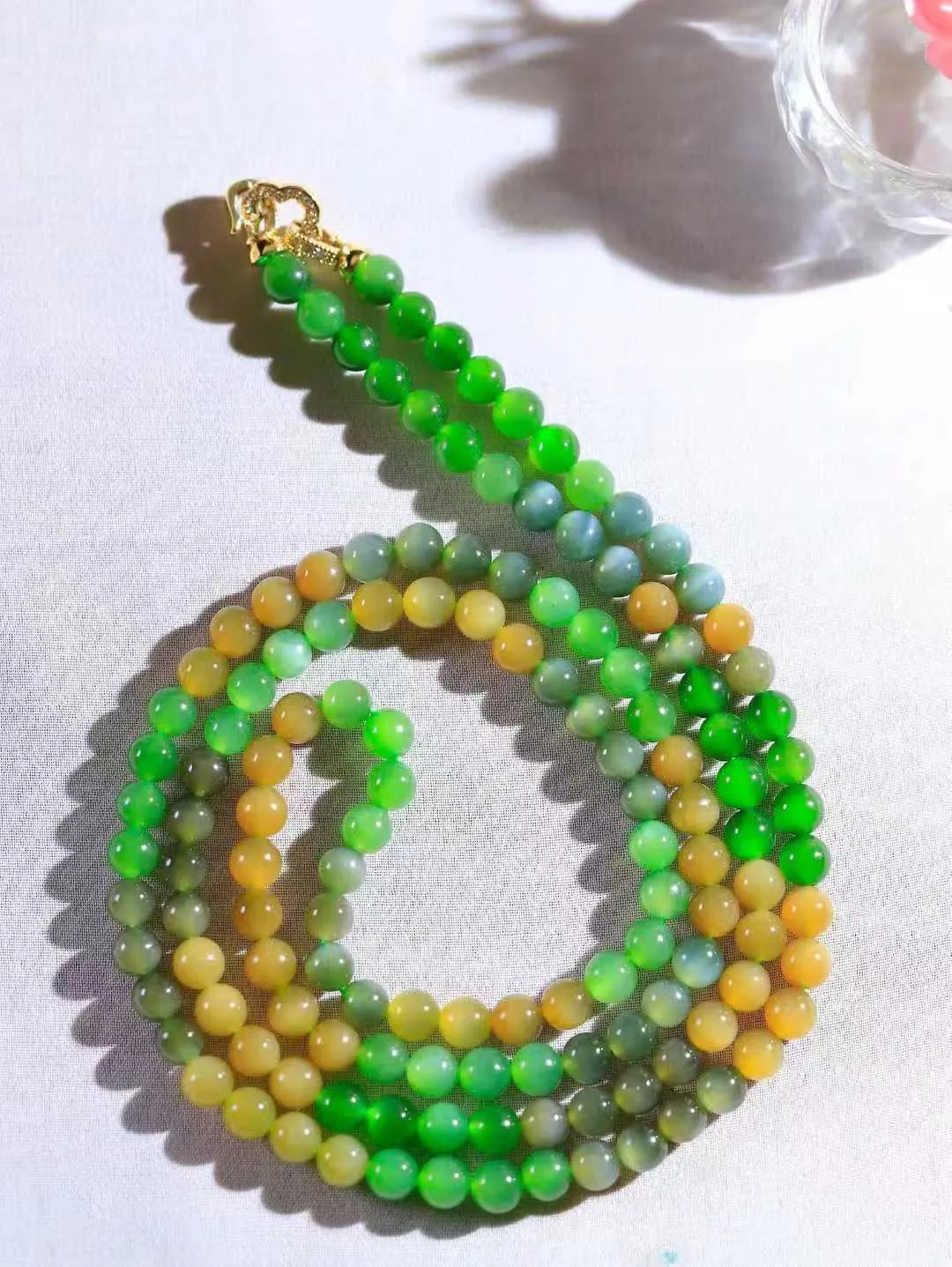 【珠圆玉润.项链】

精品和田玉三色珠圆玉润项链 玉质细腻油润 饱满光滑 质朴无华，悠远简单，人心境界远，百世修炼深，心灵常驻善意持，觉悟人生百世修。重44.2克 尺寸取一5.9mm  FDL-221101422