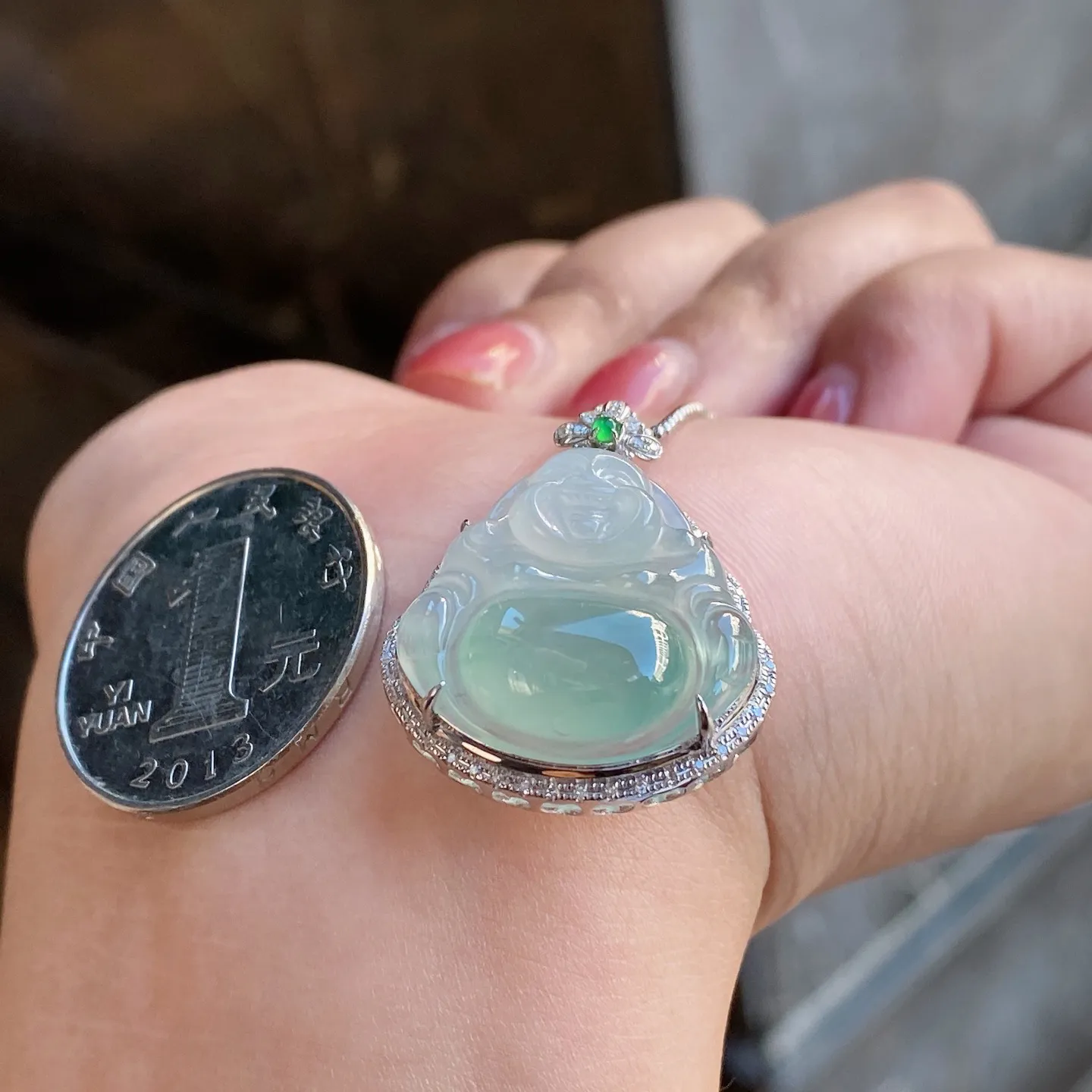 冰润飘色佛公吊坠 尺寸28.7-22.5-10.3毫米