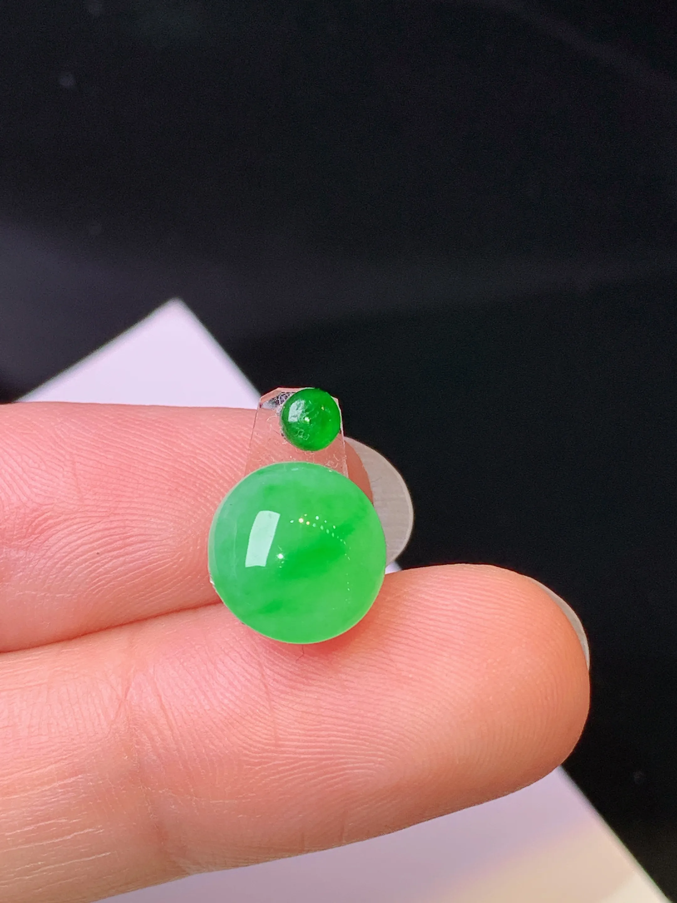 镶嵌款 翠绿蛋面吊坠 玉质细腻 色泽清新艳丽 整体尺寸10*9.5*5