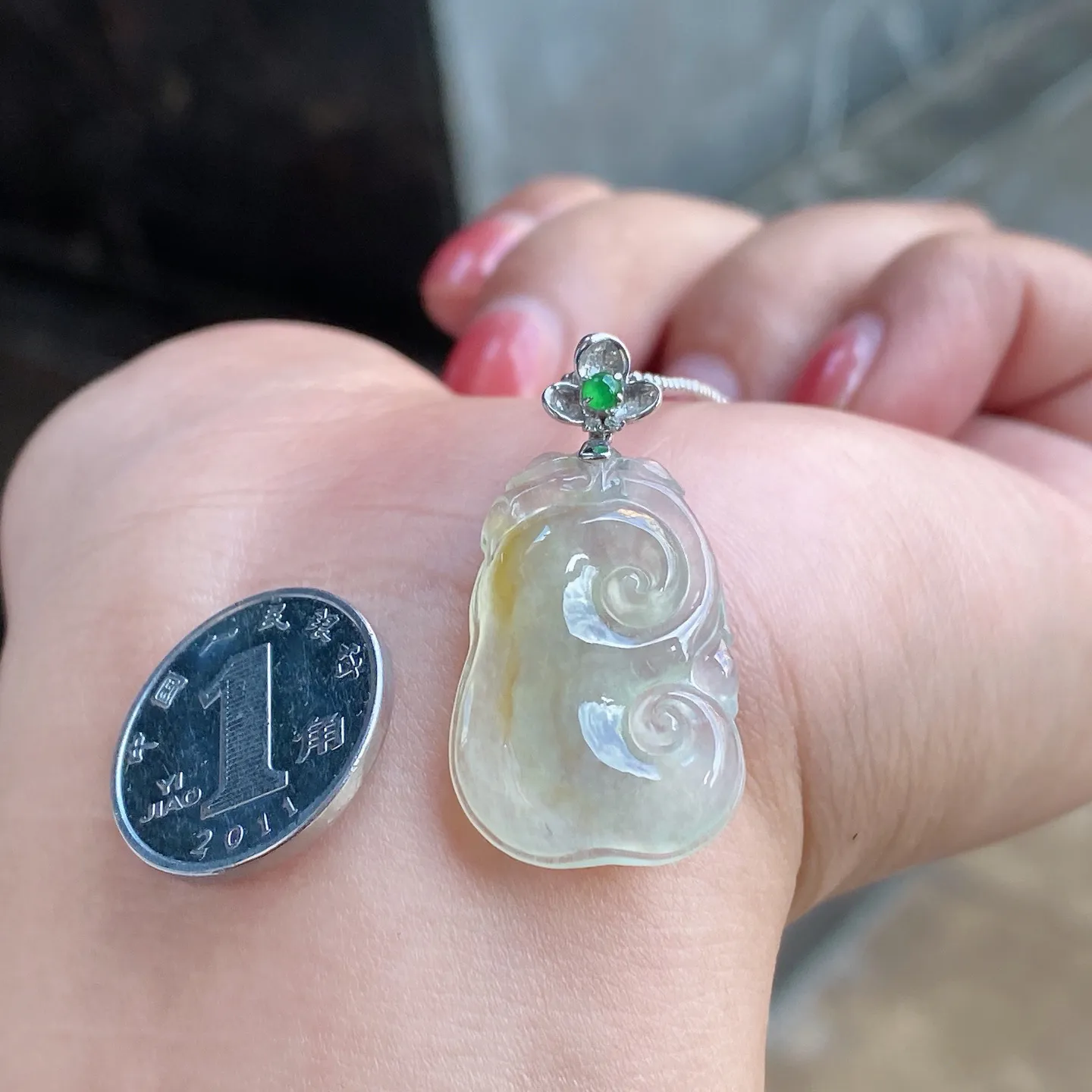 冰黄如意吊坠 尺寸31.9-16-4.1毫米