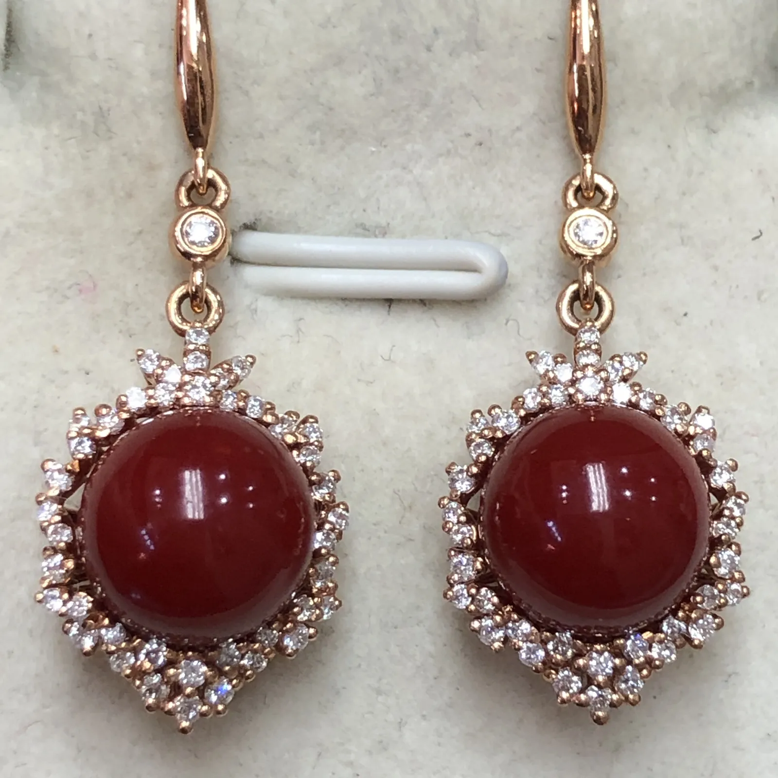 【天然阿卡牛血红珊瑚8.7mm圆珠大钻满钻豪华镶嵌耳坠】可遇不可求！日本深海阿卡材料，天然无添加无优