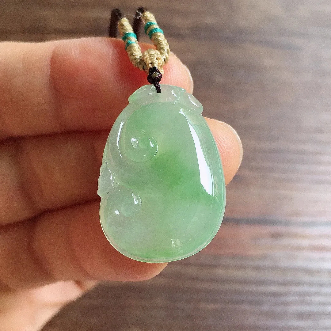 冰晴底如意，镶嵌佳品，冰润细腻，种水足，整体尺寸26.6*18.5*5.2