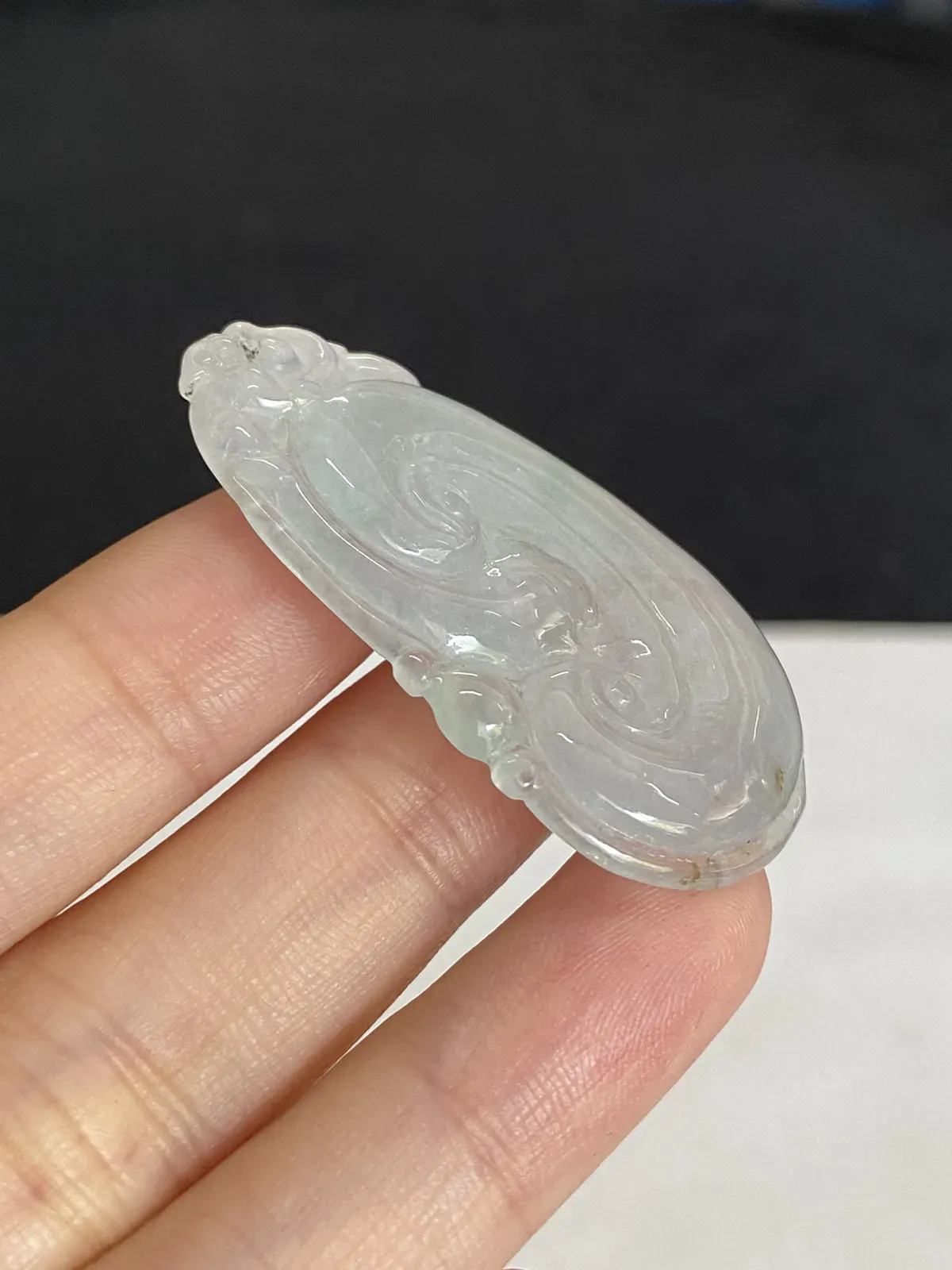 翡翠冰糯种淡绿色如意