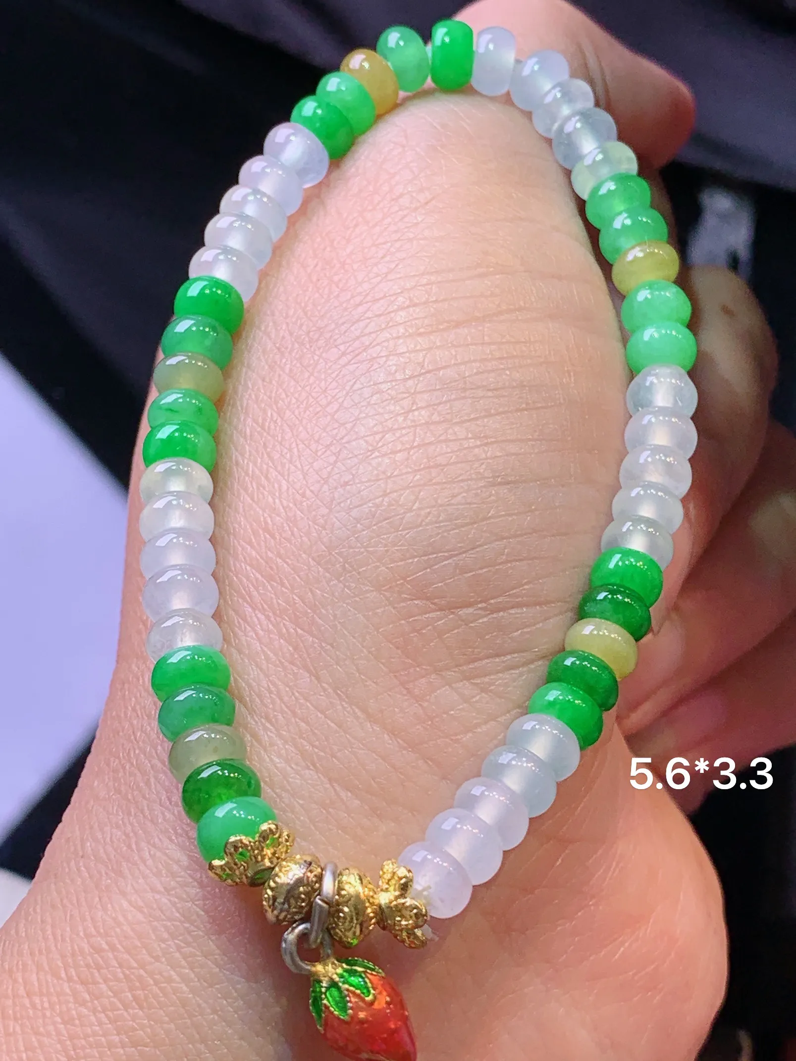 冰绿算盘珠手链 玉质细腻 色泽清新艳丽 整体尺寸5.6*3.3