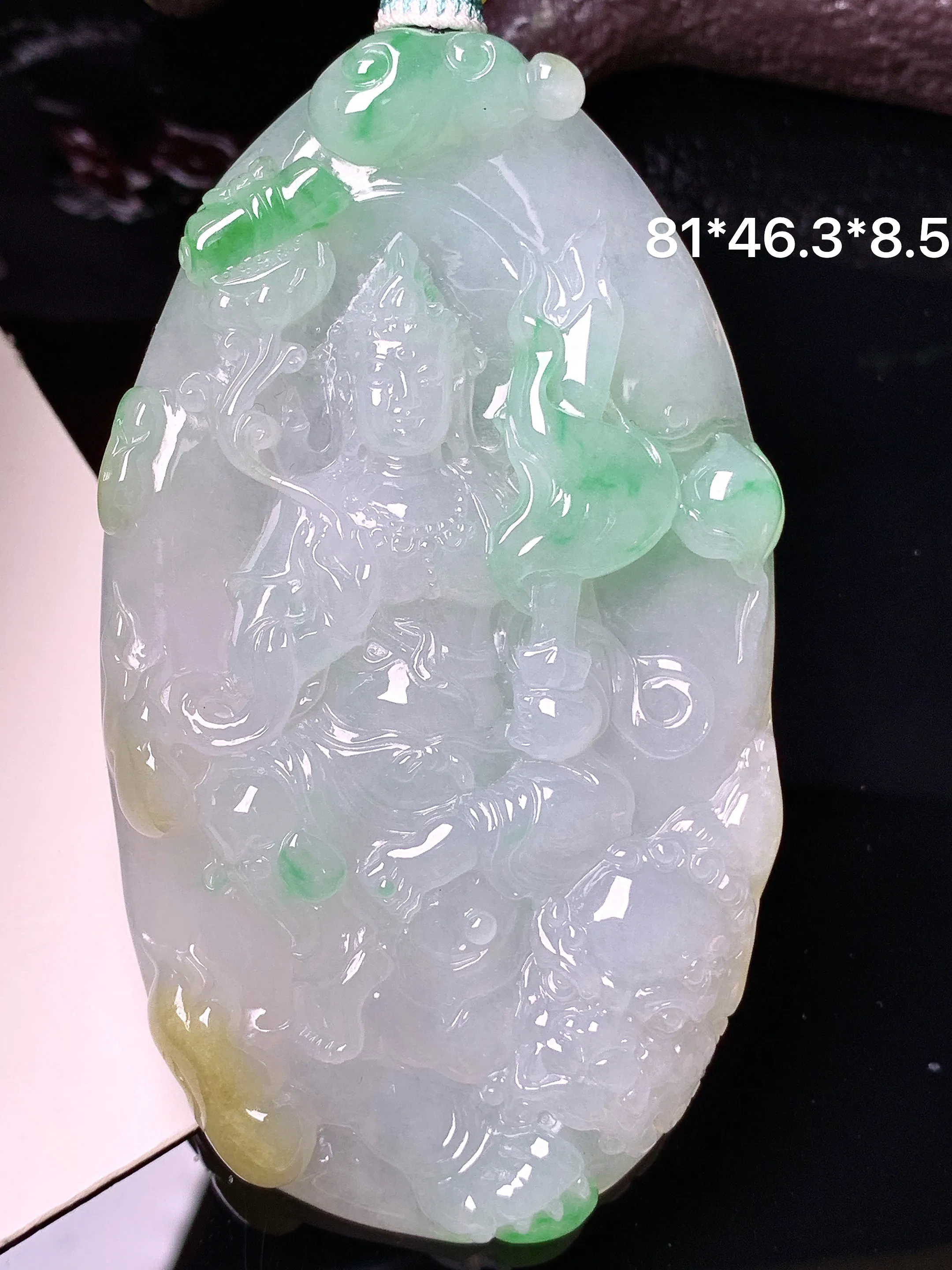 飘绿文殊观音菩萨吊坠 玉质细腻 色泽清新艳丽 整体尺寸81*46.3*8.5