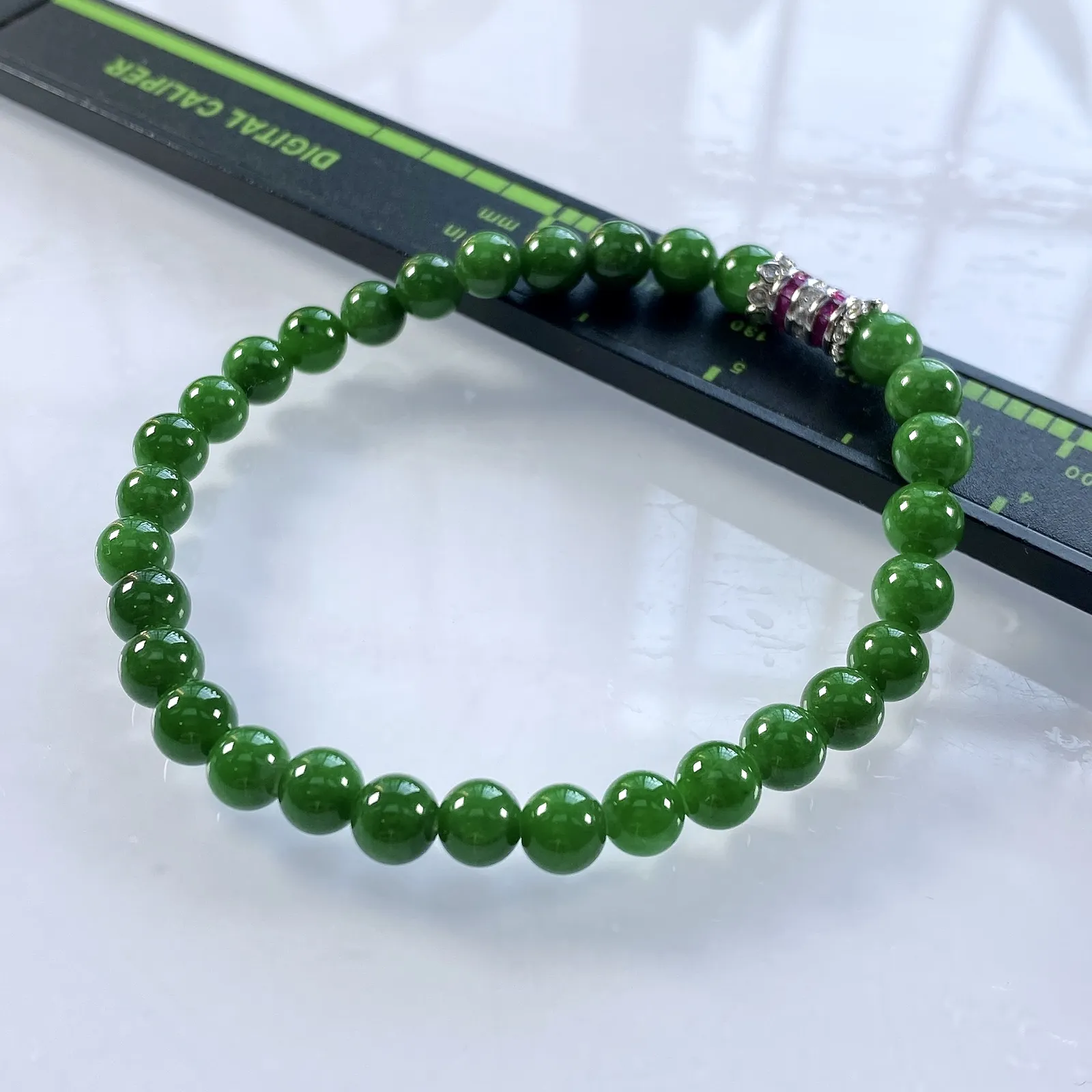 缅甸天然翡翠A货，卡6冰润辣绿圆珠手串手链，尺寸：6mm/31颗，长度182mm，重量：11.20g