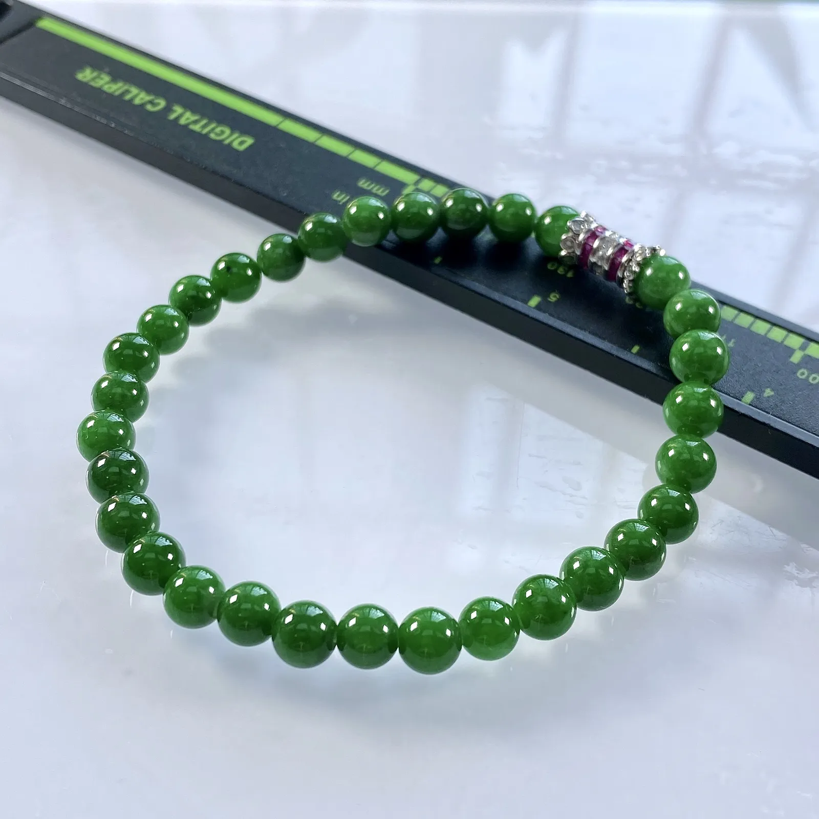 缅甸天然翡翠A货，卡6冰润辣绿圆珠手串手链，尺寸：6mm/31颗，长度182mm，重量：11.20g