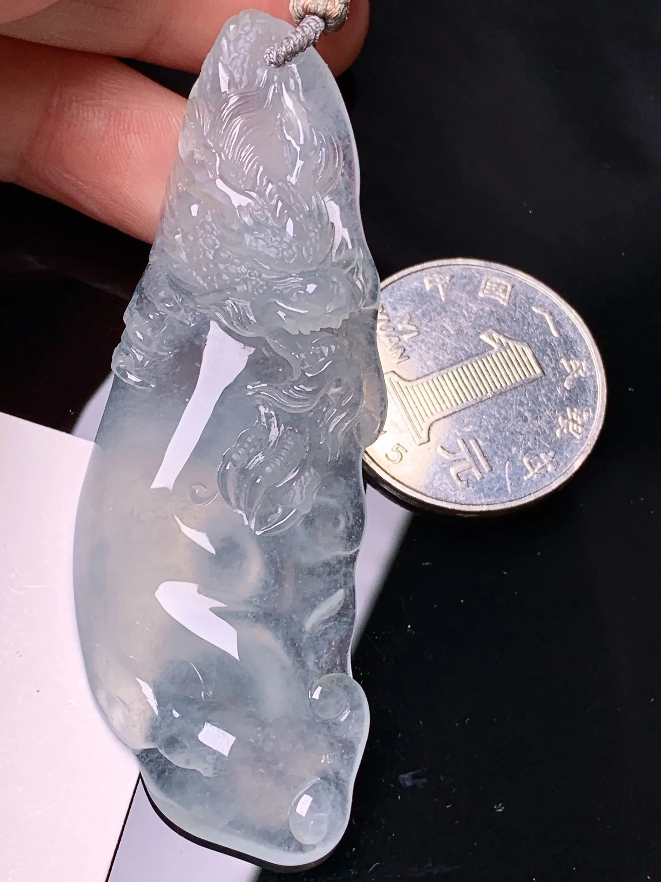 冰种龙牌吊坠 玉质细腻 色泽清新艳丽 整体尺寸70.3*23.7*9