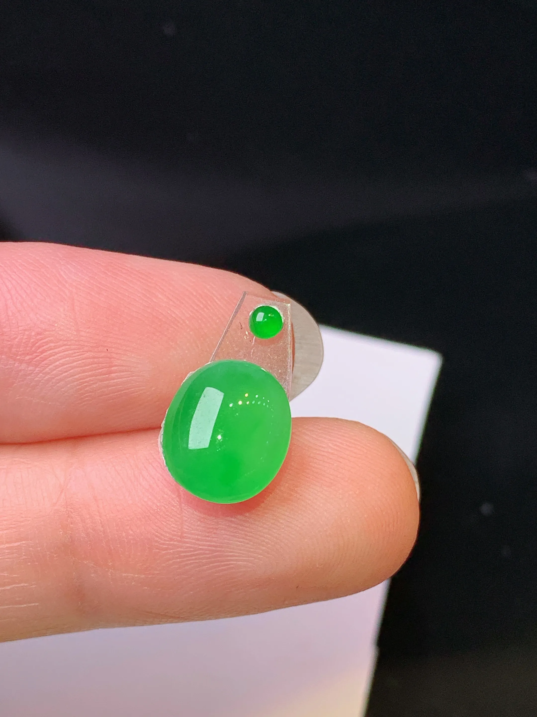 镶嵌款 满绿蛋面吊坠 玉质细腻 色泽清新艳丽 整体尺寸10*8.5*3.5