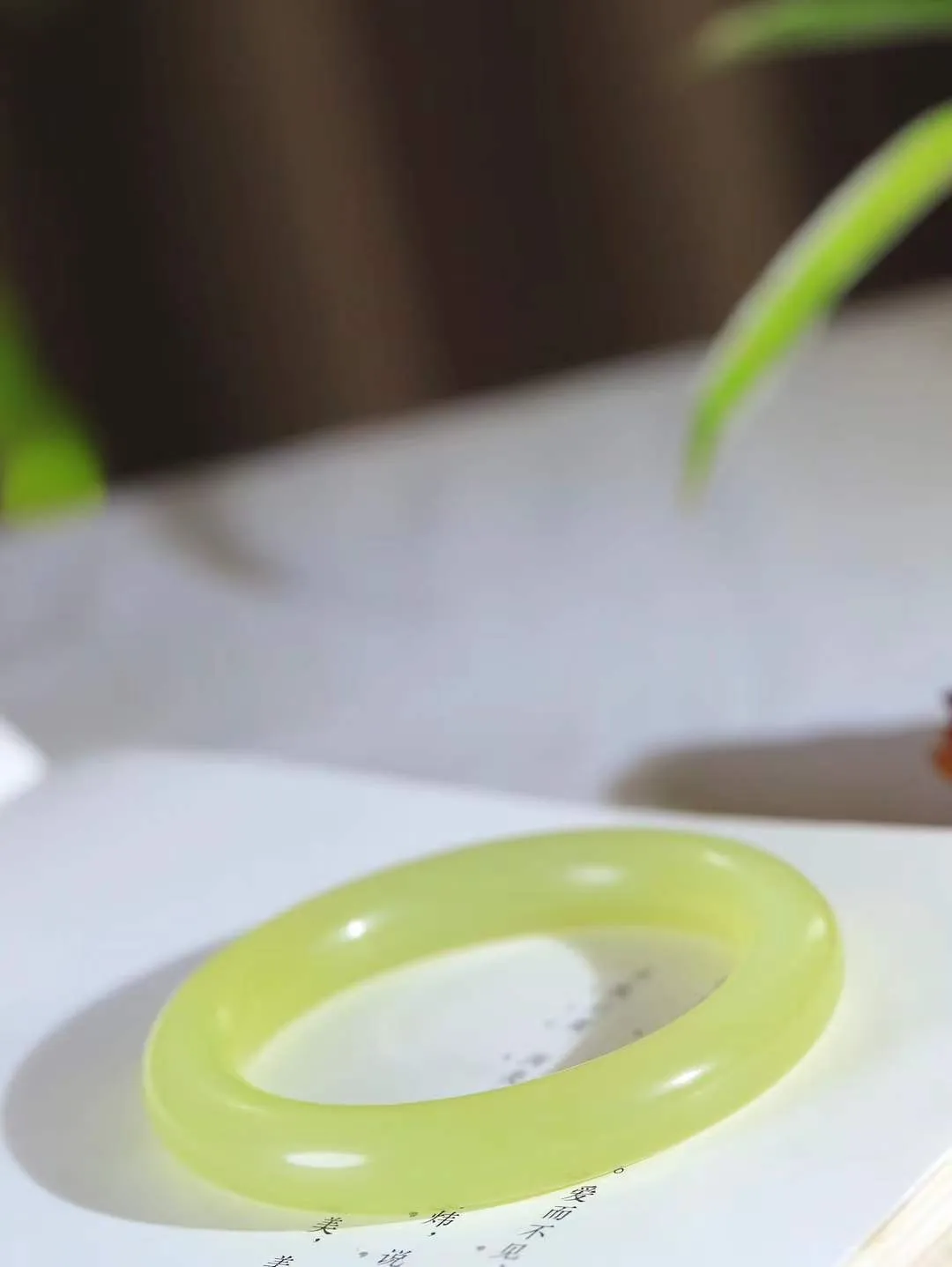 [温润如玉.手镯]

收藏级臻品️和田玉黄口圆条手镯。玉质温润细腻 油性十足 手感舒适，高华雅逸，