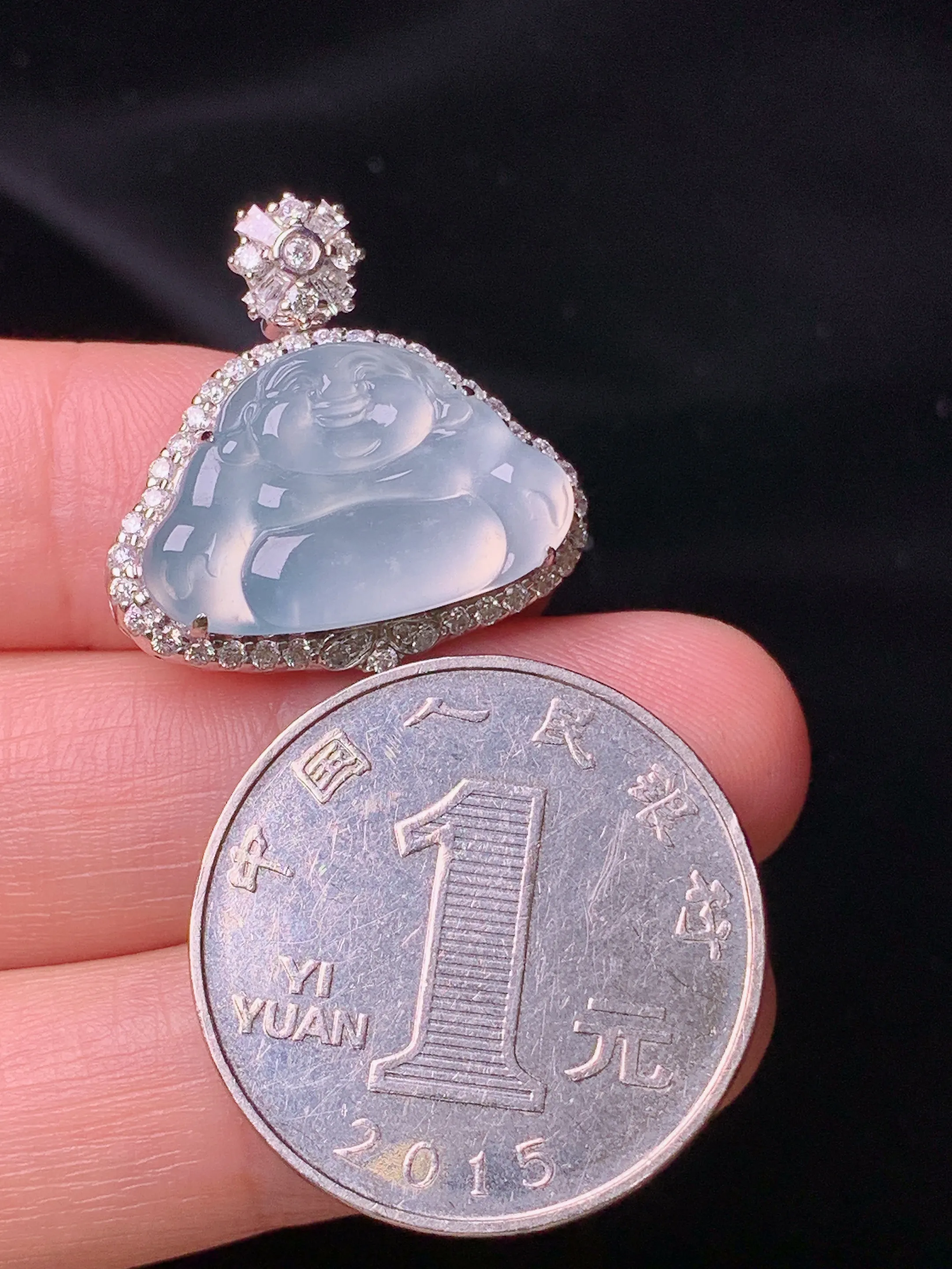 18k金钻镶嵌吊坠 玉质细腻 色泽清新艳丽 整体尺寸22.2*22*6.3