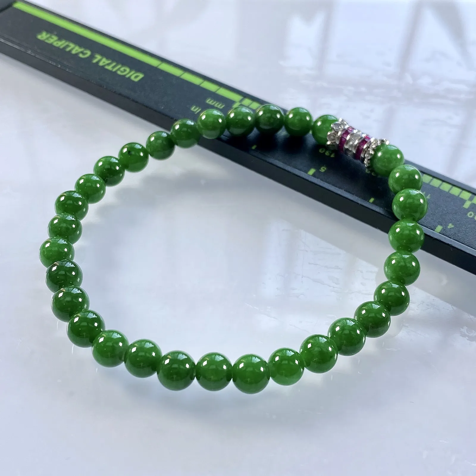 缅甸天然翡翠A货，卡6冰润辣绿圆珠手串手链，尺寸：6mm/31颗，长度182mm，重量：11.20g