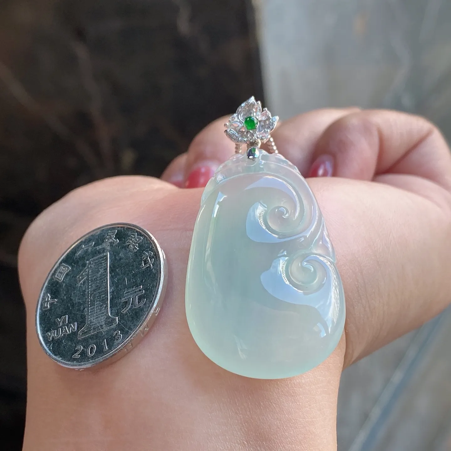 冰润如意吊坠 尺寸47.2-22.7-5.1毫米