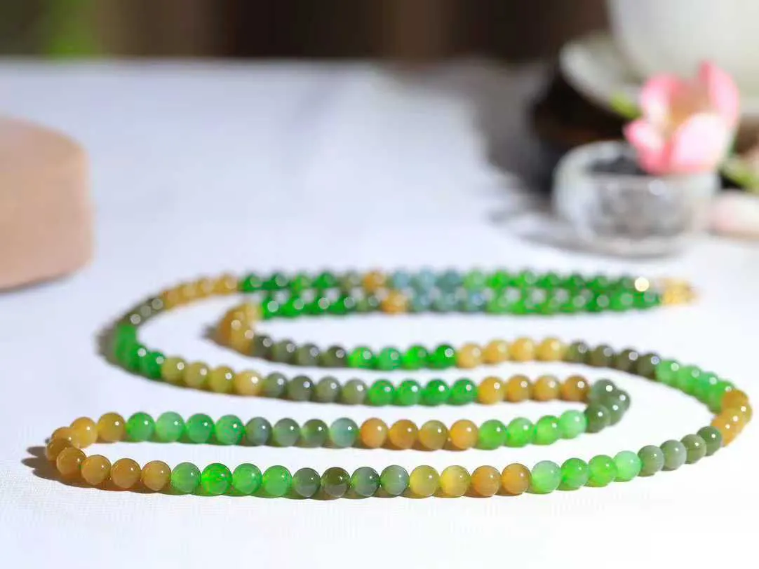 【珠圆玉润.项链】

精品和田玉三色珠圆玉润项链 玉质细腻油润 饱满光滑 质朴无华，悠远简单，人心