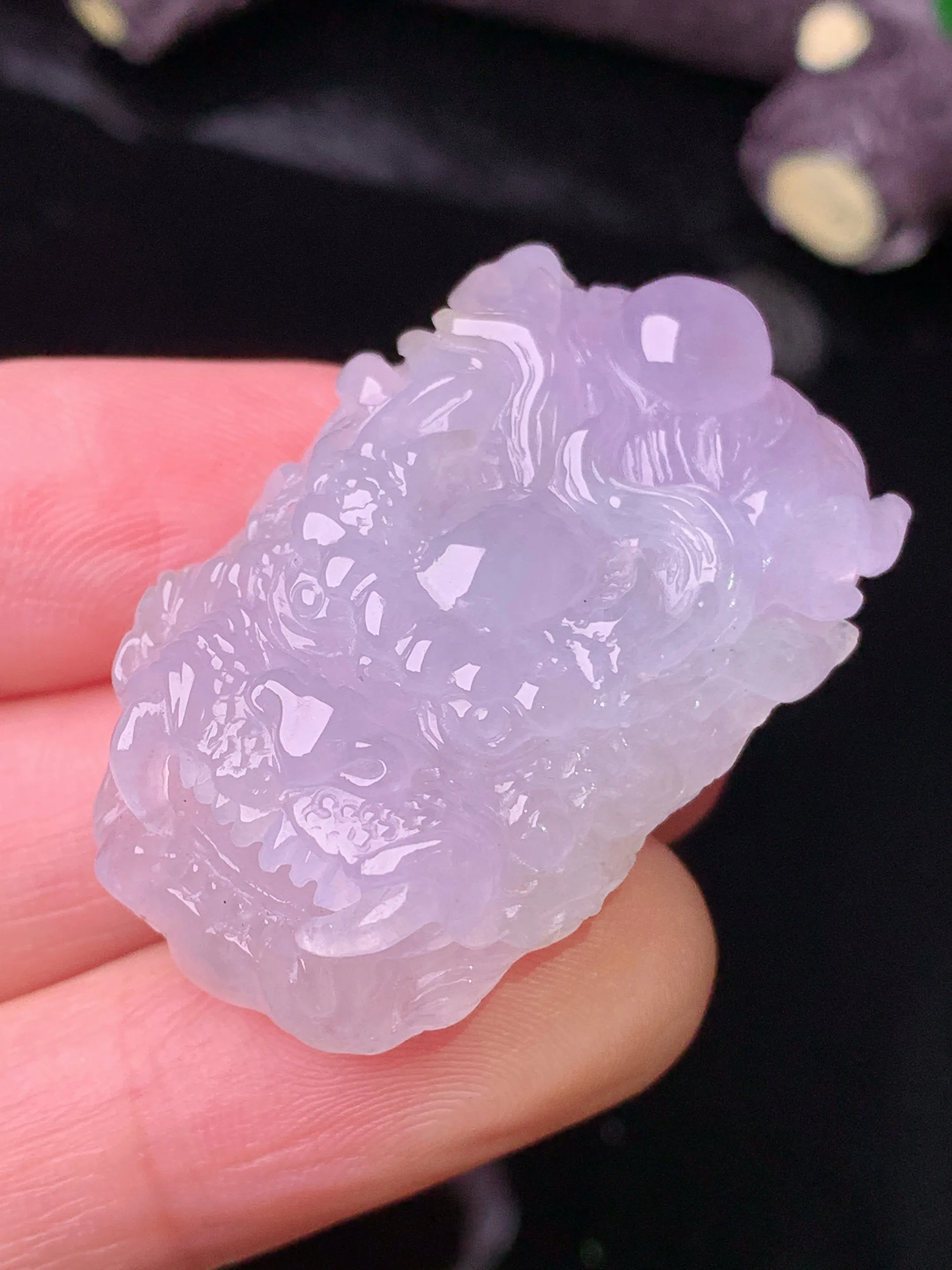 淡紫罗兰龙头吊坠 玉质细腻 色泽清新艳丽 整体尺寸35*23.2*13.2