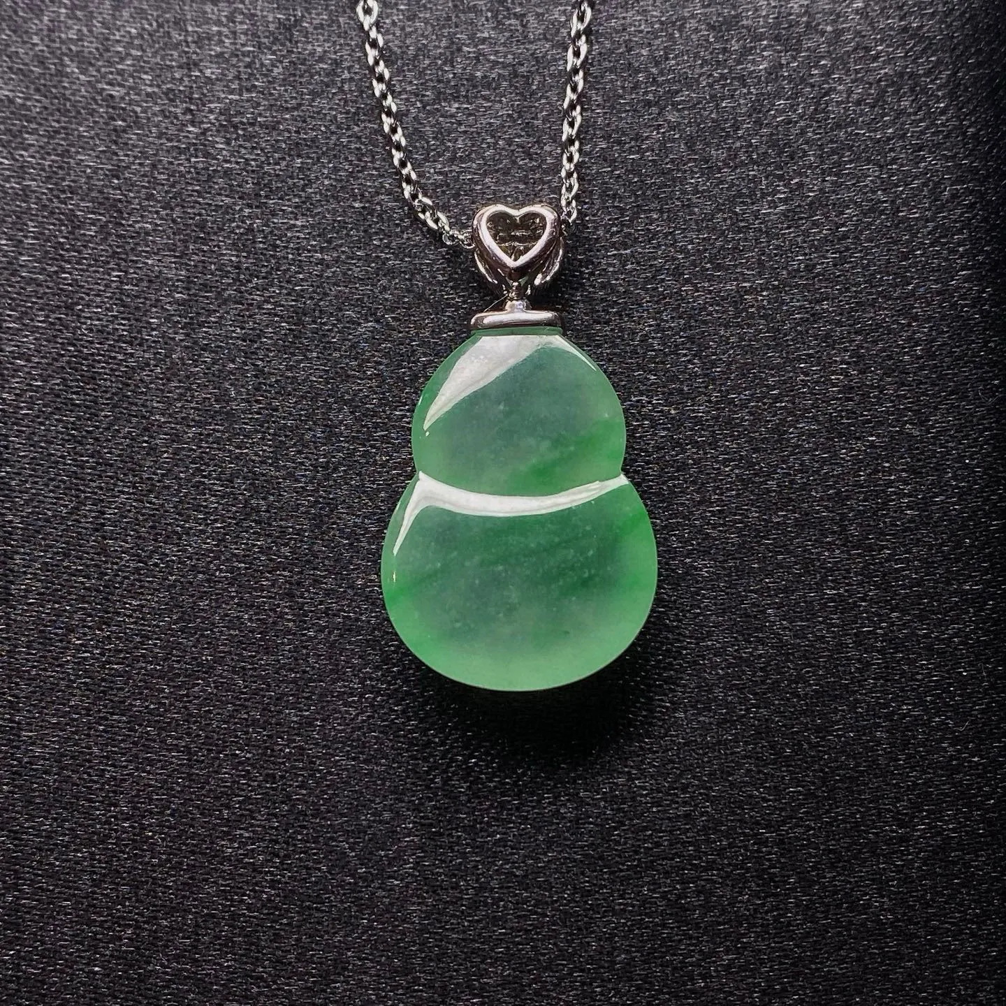 冰种飘绿精美葫芦吊坠 尺寸39.8-16.3-6.5毫米