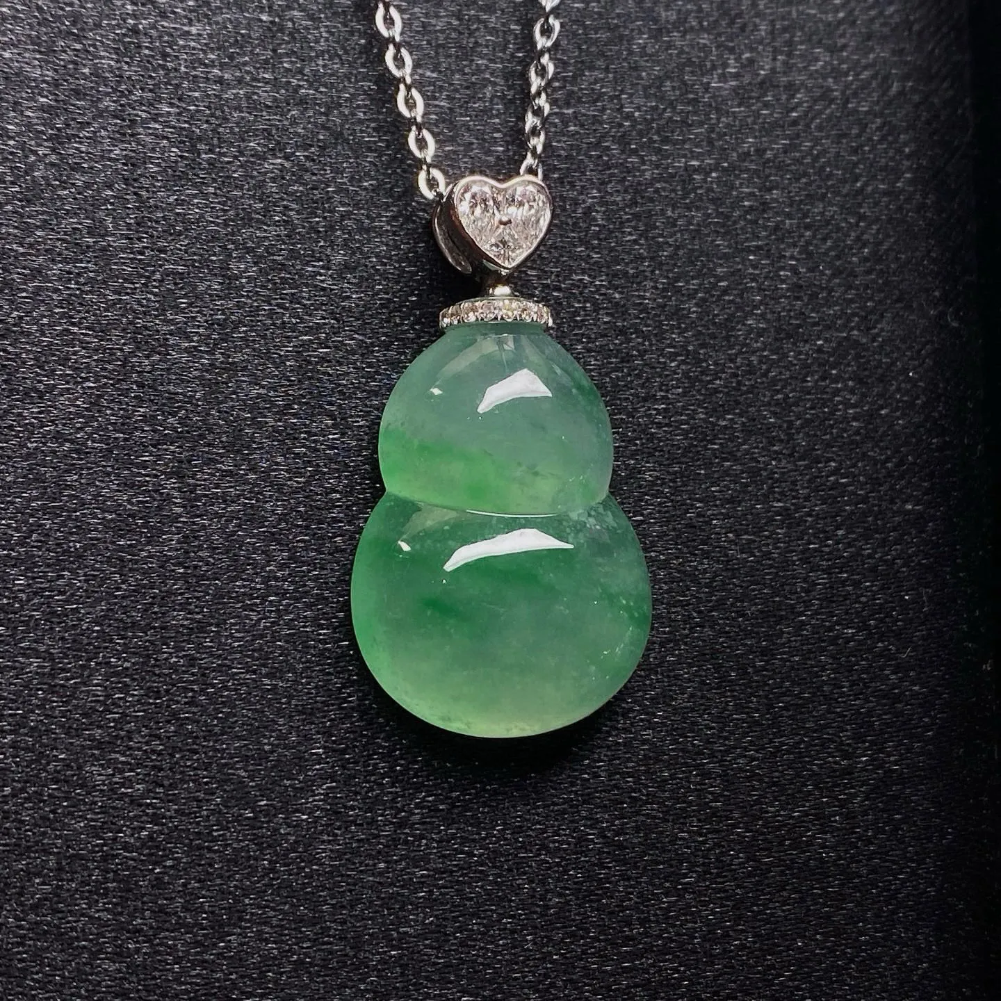 冰种飘绿精美葫芦吊坠 尺寸39.8-16.3-6.5毫米