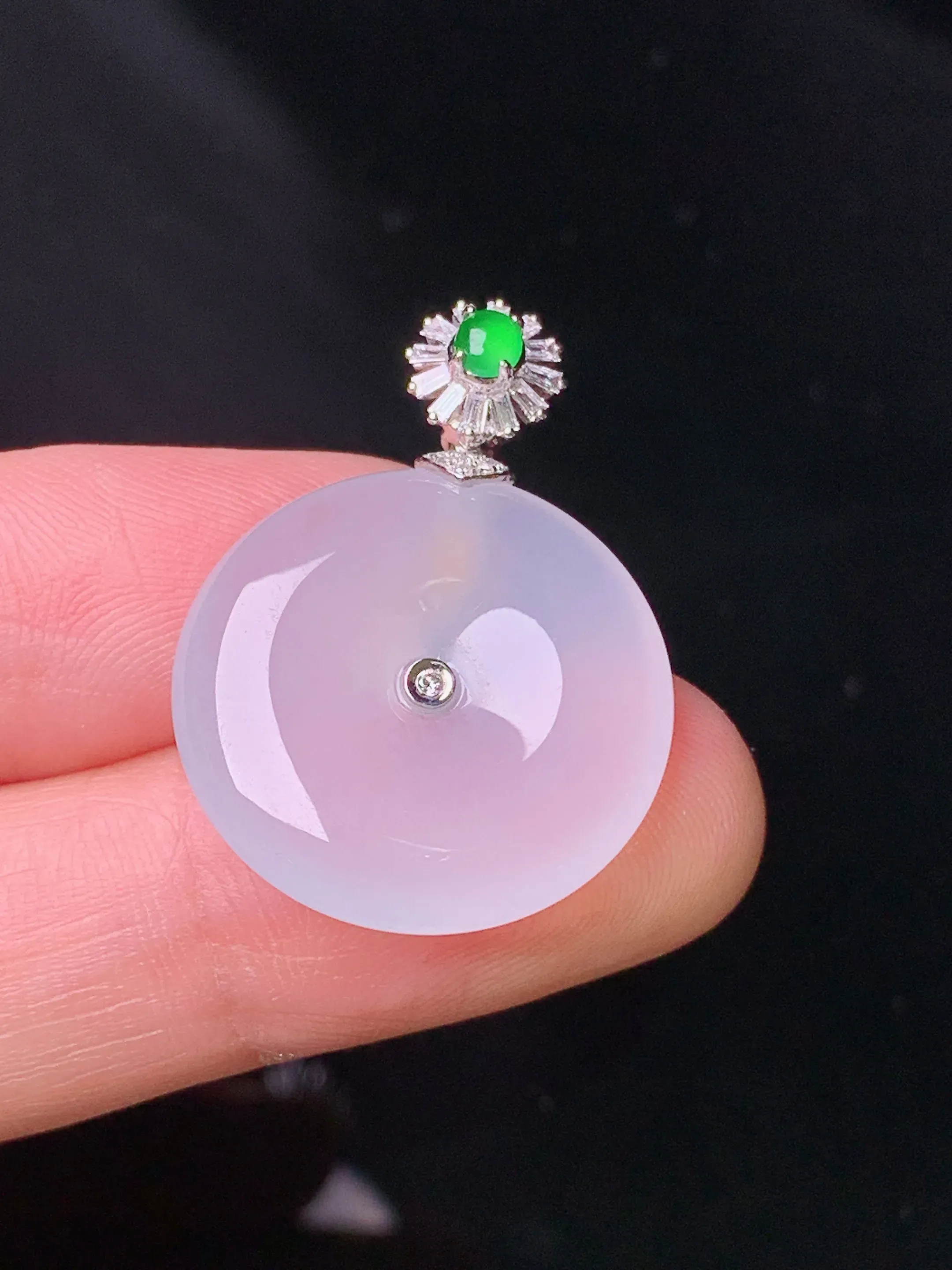 18k金钻镶嵌冰种平安扣吊坠 玉质细腻 色泽清新艳丽 整体尺寸28.7*20.7*4.8