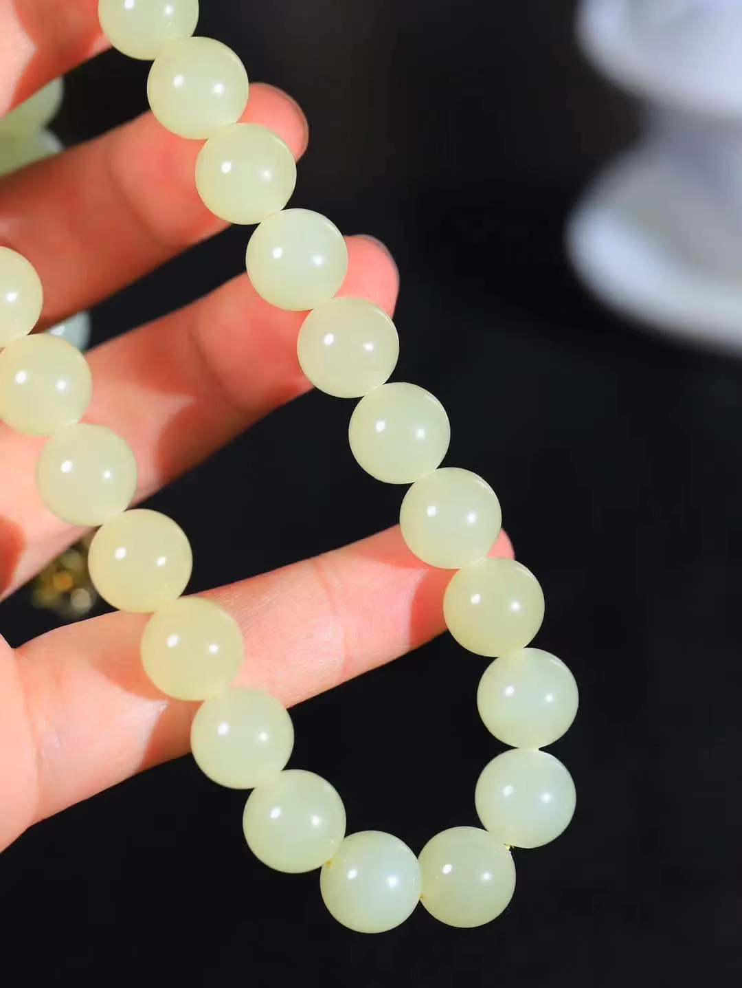 一套【珠圆玉润.套装】

精品和田玉黄口珠圆玉润项链 戒圈玉质细腻油润 饱满光滑 质朴无华，悠远简单，人心境界远，百世修炼深，心灵常驻善意持，觉悟人生百世修。项链重112.2克 尺寸取一12mm   手串重43.7克  尺寸取一12mm  75115220A