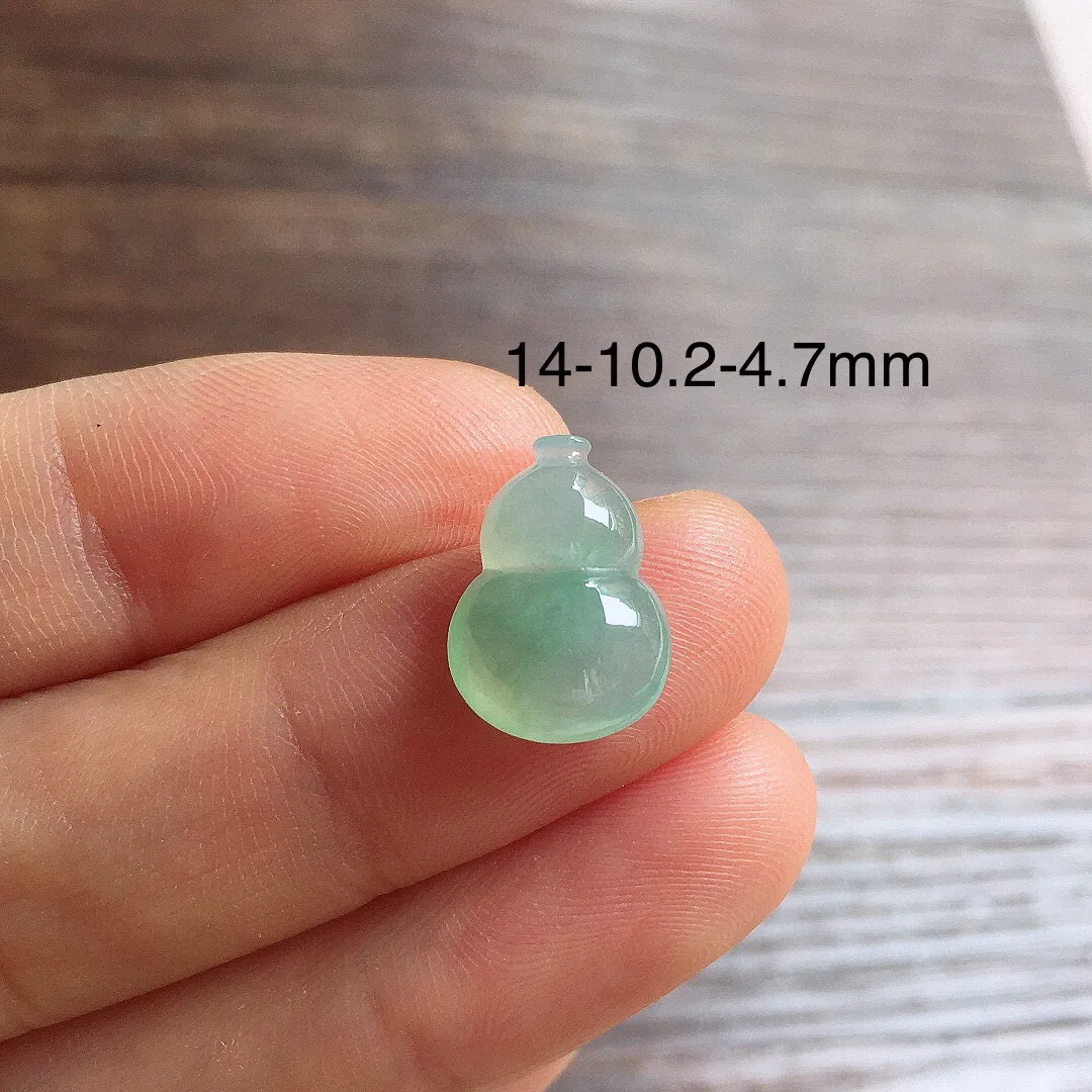 镶嵌款 冰晴底葫芦，冰润饱满，玉质细腻，种水足，整体尺寸14*10.2*4.7