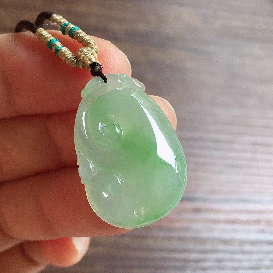 冰晴底如意，镶嵌佳品，冰润细腻，种水足，整体尺寸26.6*18.5*5.2