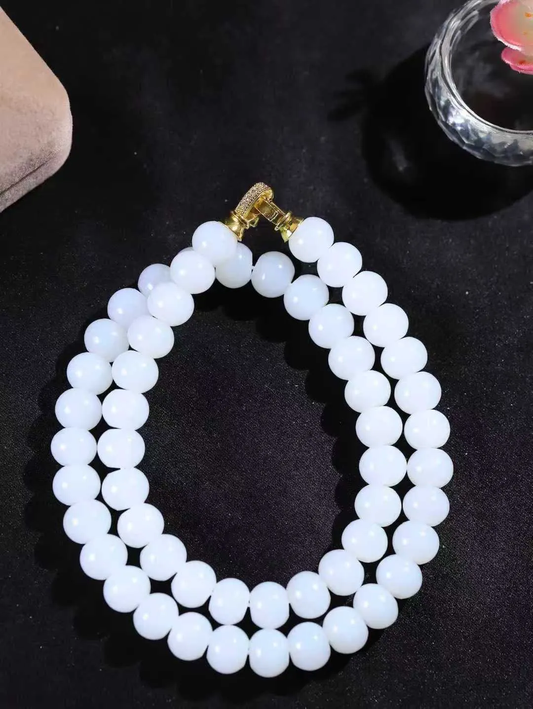 【苹果珠.手串】

精品和田玉白玉苹果珠手串 玉质温润 油性十足 形苹果珠，静于念间，佛韵在心，轻