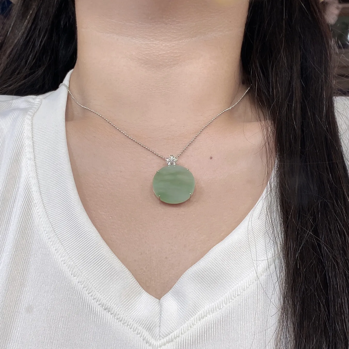 冰晴绿圆牌吊坠 尺寸31.3-23.8-5.7毫米