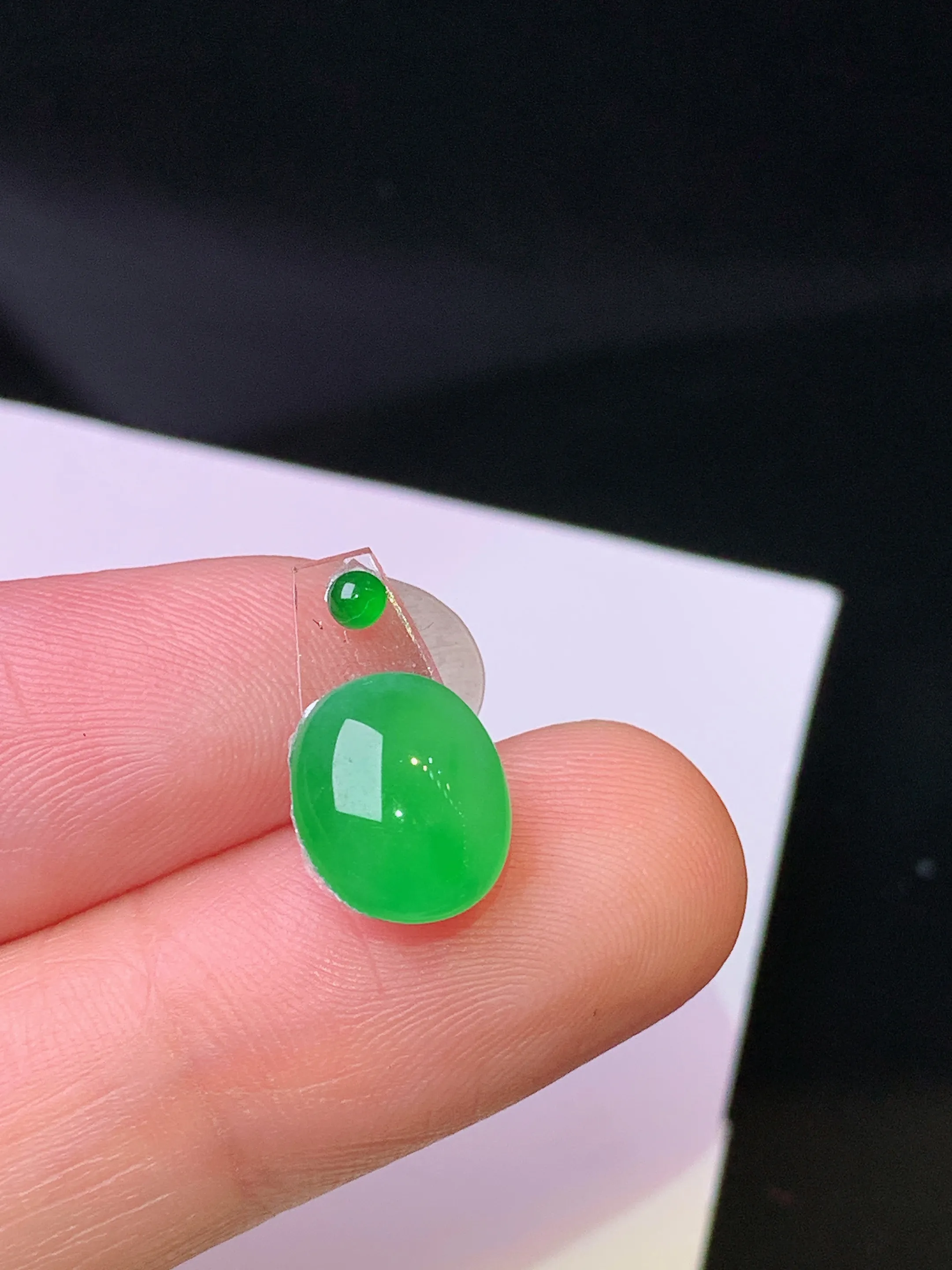 镶嵌款 满绿蛋面吊坠 玉质细腻 色泽清新艳丽 整体尺寸10*8.5*3.5