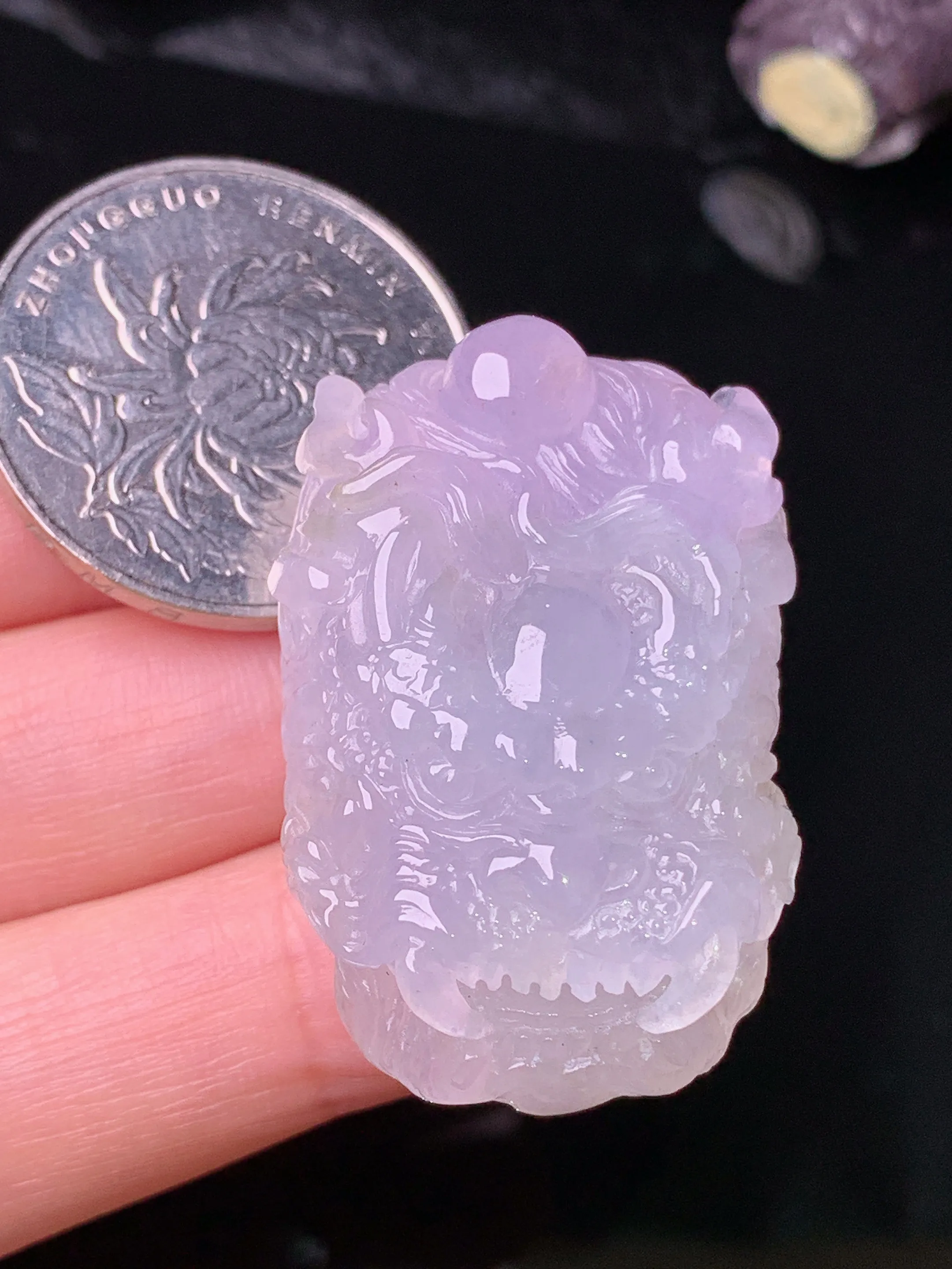 淡紫罗兰龙头吊坠 玉质细腻 色泽清新艳丽 整体尺寸35*23.2*13.2