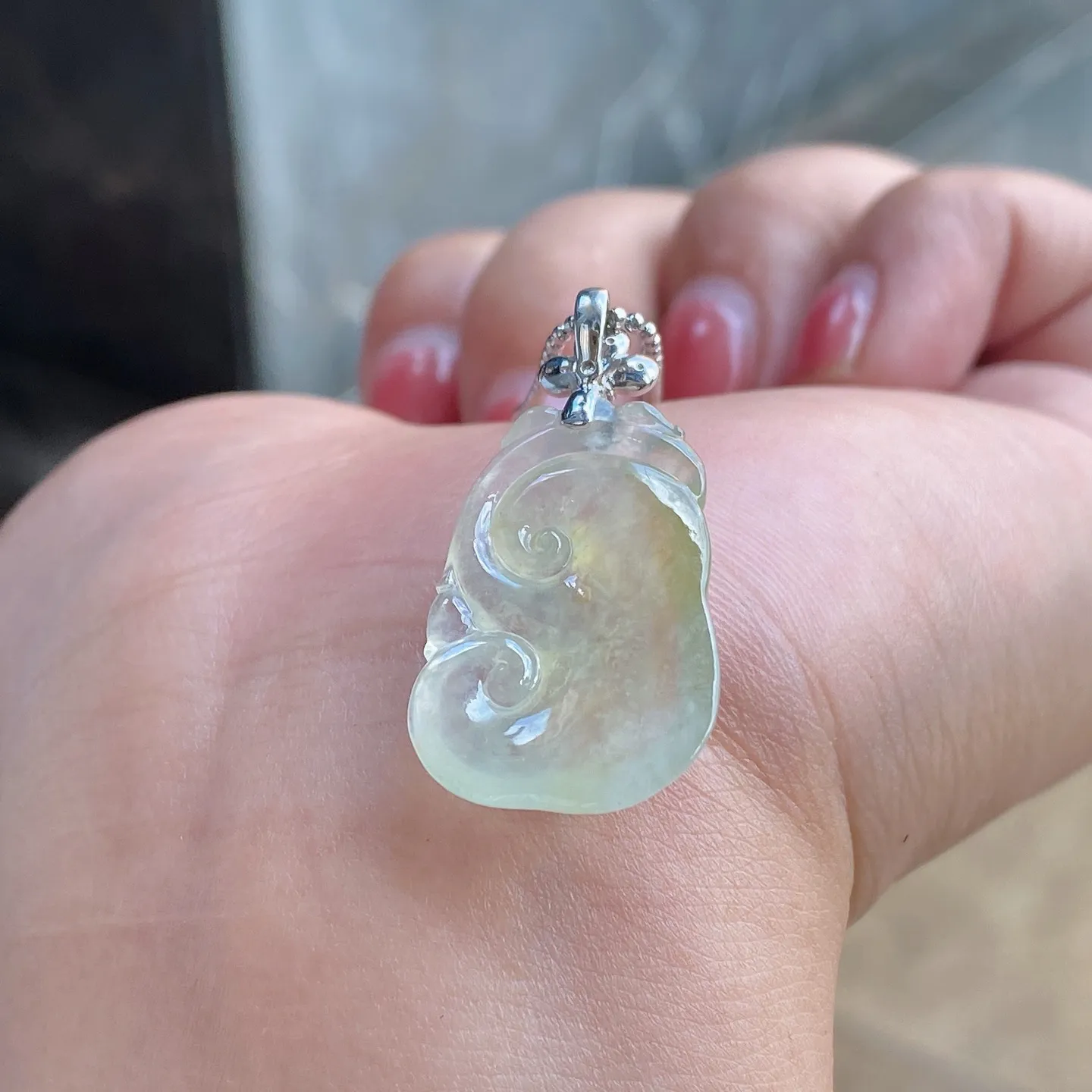 冰黄如意吊坠 尺寸31.9-16-4.1毫米