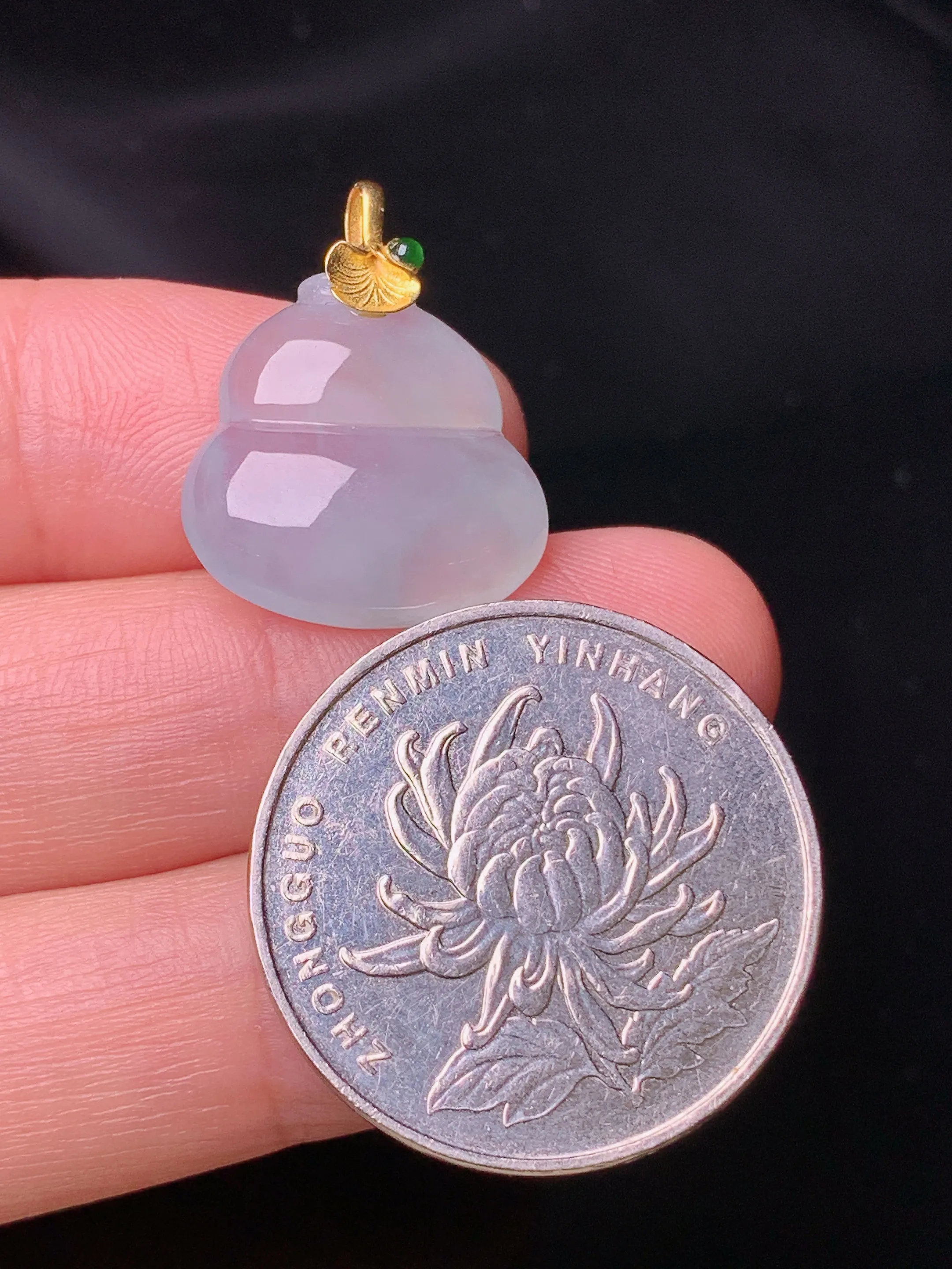 18k金镶嵌冰种葫芦吊坠 玉质细腻 色泽清新艳丽 整体尺寸21*16.8*5