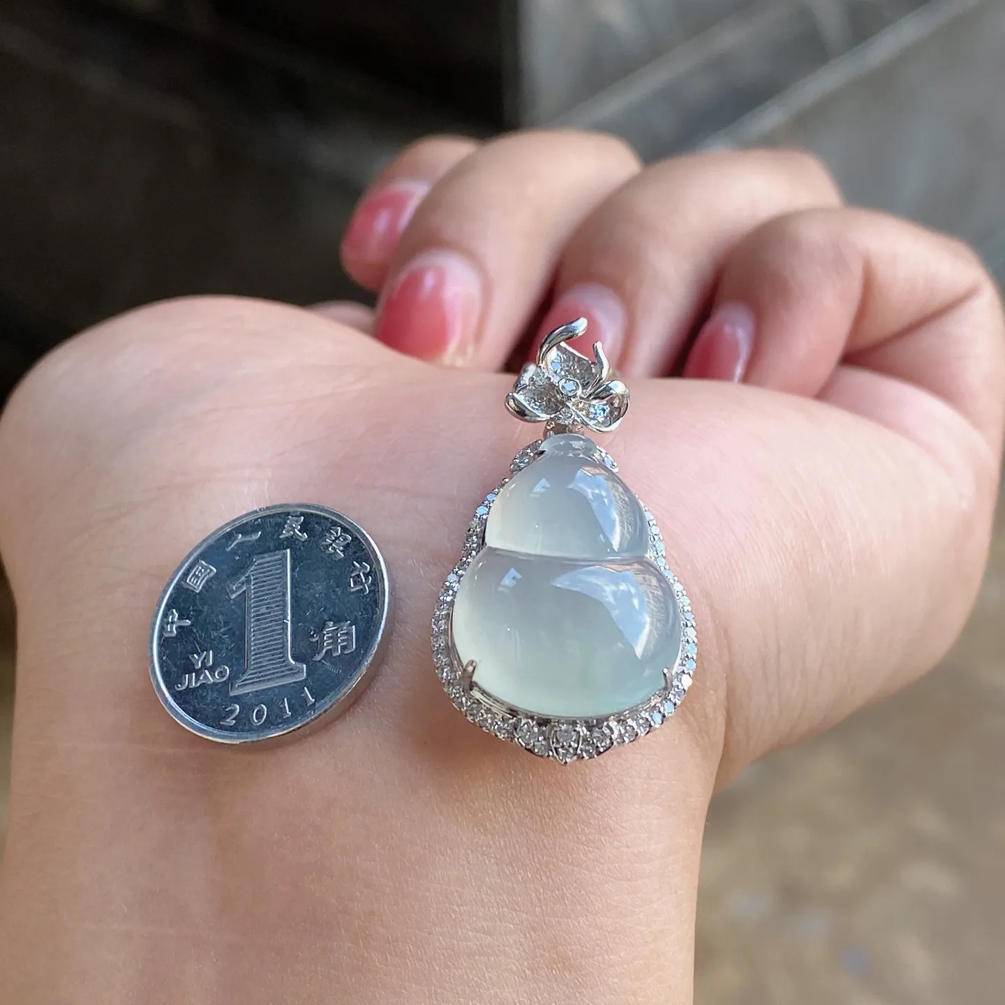 冰润精美葫芦吊坠 尺寸31.4-15.6-10.2毫米