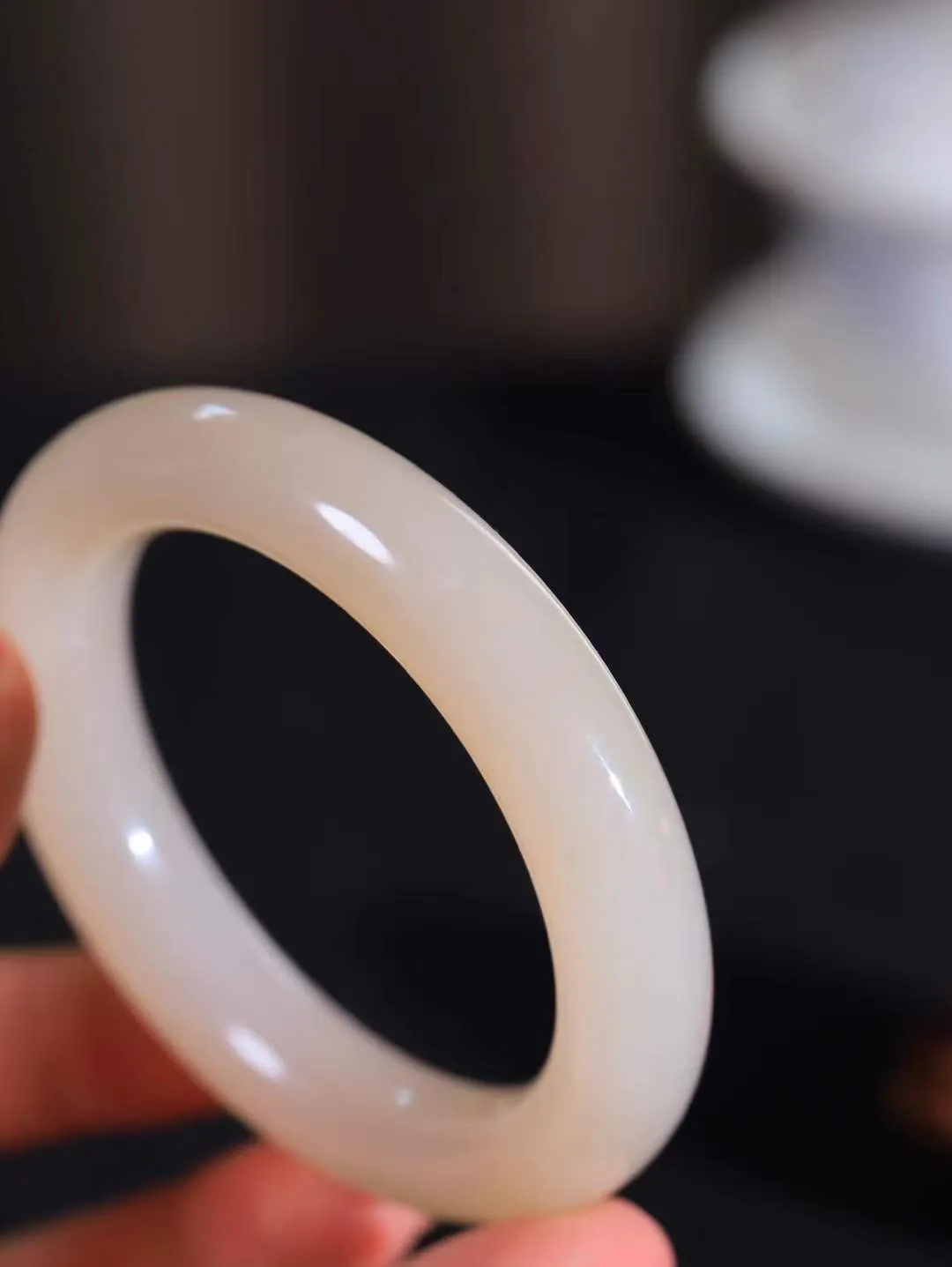 【粉黛.手镯】

精品️和田玉藕粉手镯
仙女藕粉手镯
馥郁芬芳 油糯饱满
气质温婉尔雅 甜甜的藕粉色
质地如膏似脂 少女感十足
精工打磨 手感上佳
尺寸55.4-13-11.5mm 重73.9克 fDA-341162286